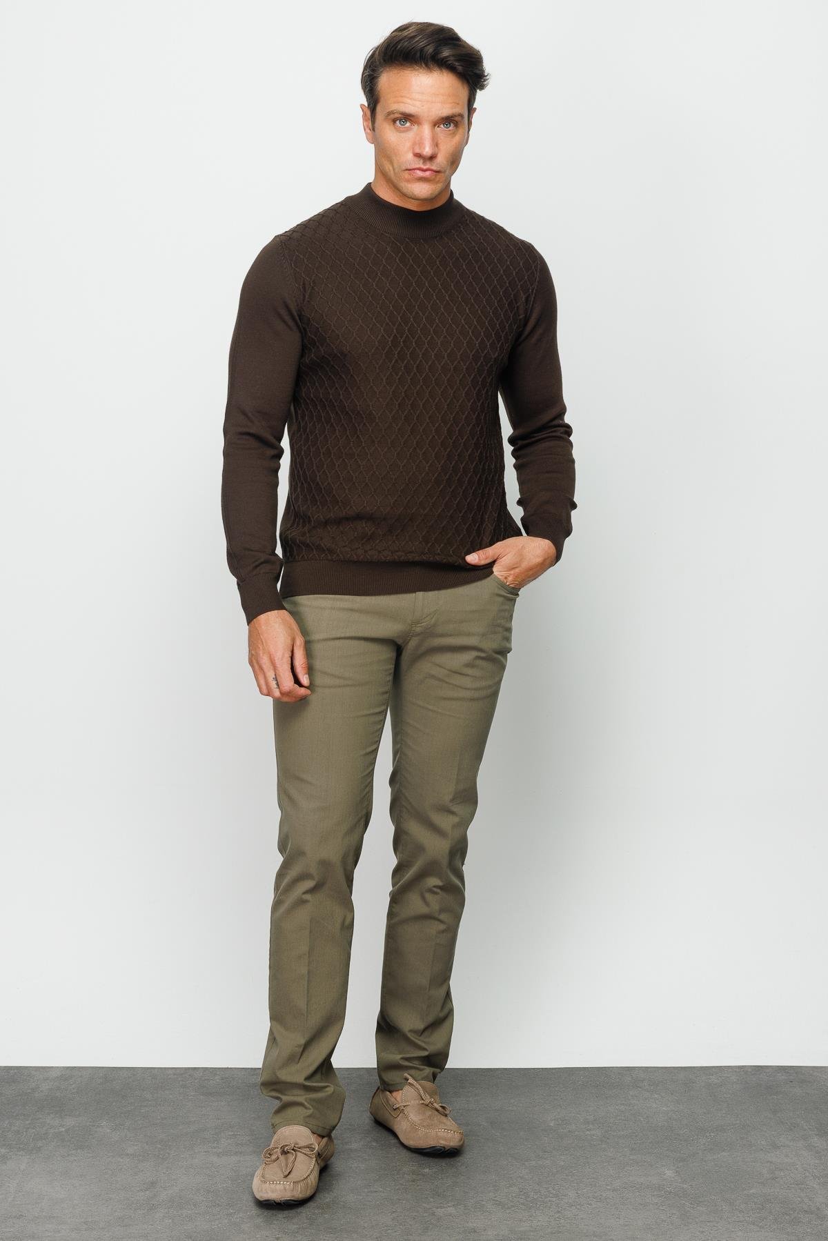 22525Erkek Yarım Balıkçı Yaka Petek Desenli Kazak Kahve