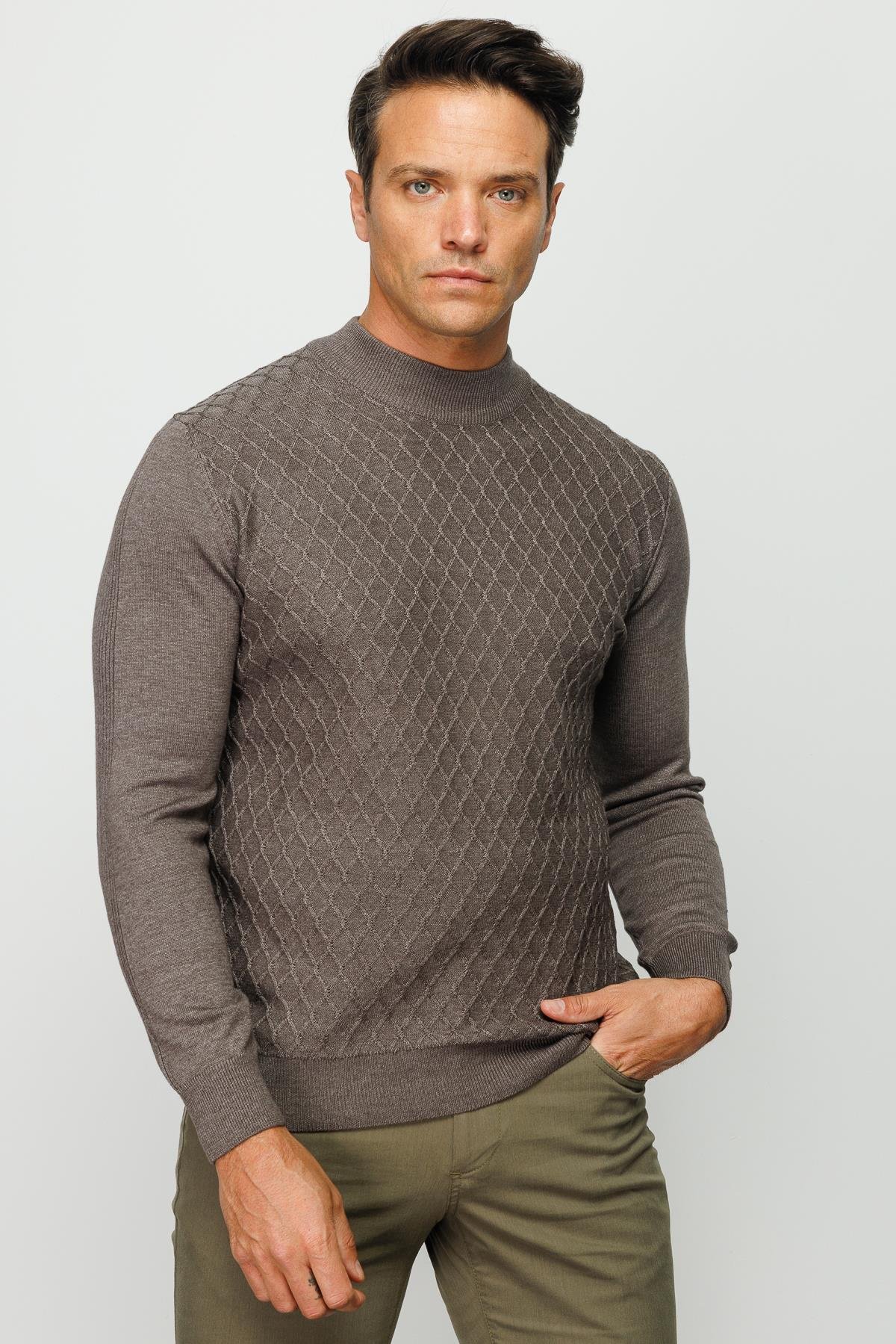 22525Erkek Yarım Balıkçı Yaka Petek Desenli Kazak A.Kahve