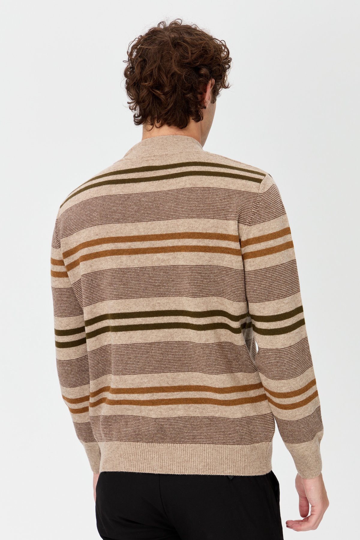 23501Erkek Yarım Balıkçı Yaka Renkli Çizgili Yün Kazak K.Bej