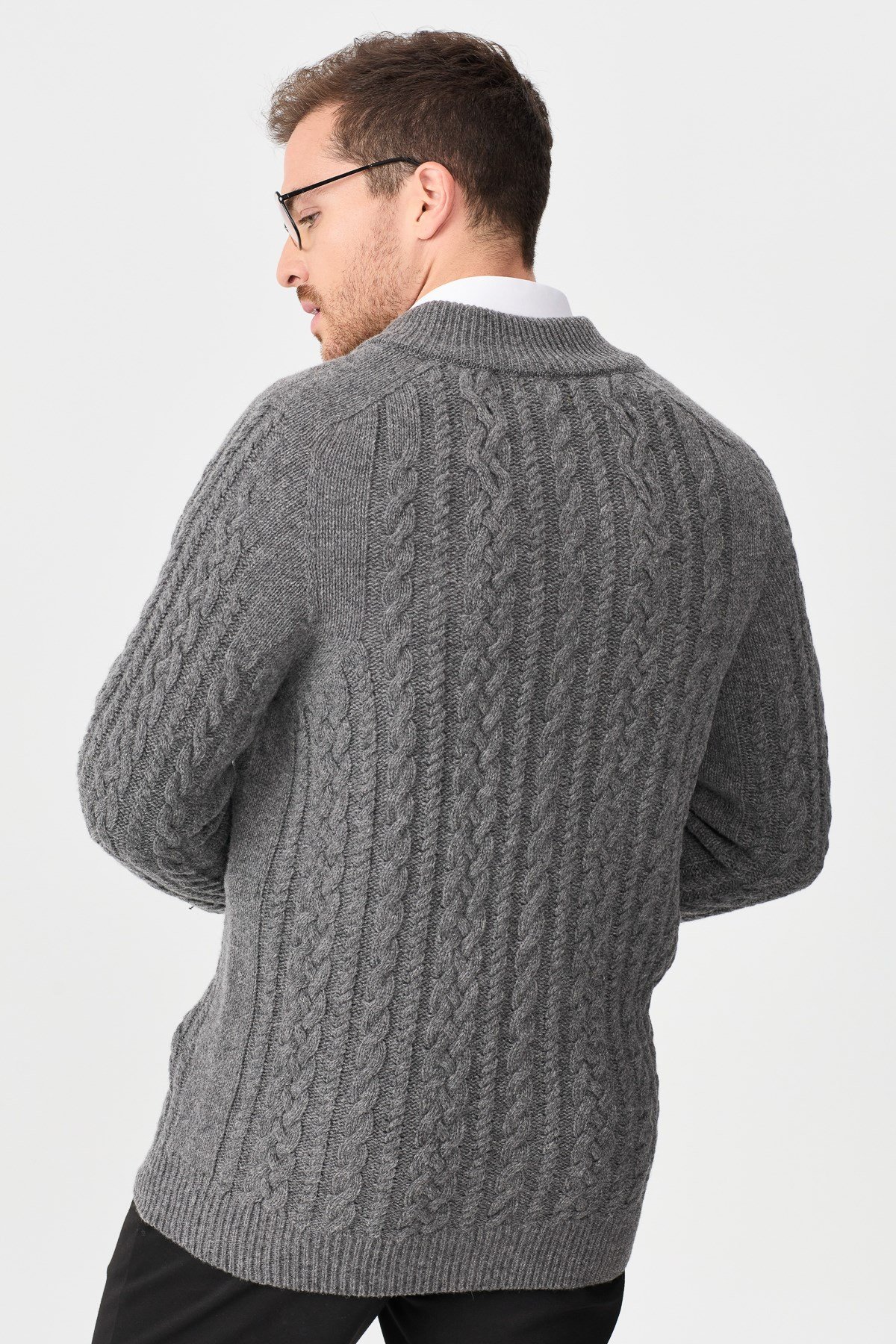 22587Erkek Yarım Balıkçı Yaka Saç Örgülü Yün Ceket Füme