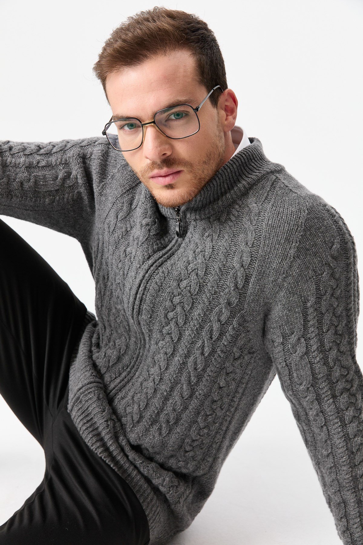 22587Erkek Yarım Balıkçı Yaka Saç Örgülü Yün Ceket Füme