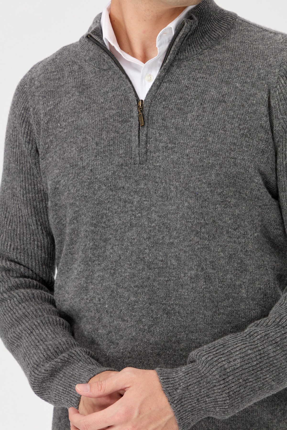 22590Erkek Yarım Balıkçı Yaka Yakası Fermuarlı Yün Kazak Füme