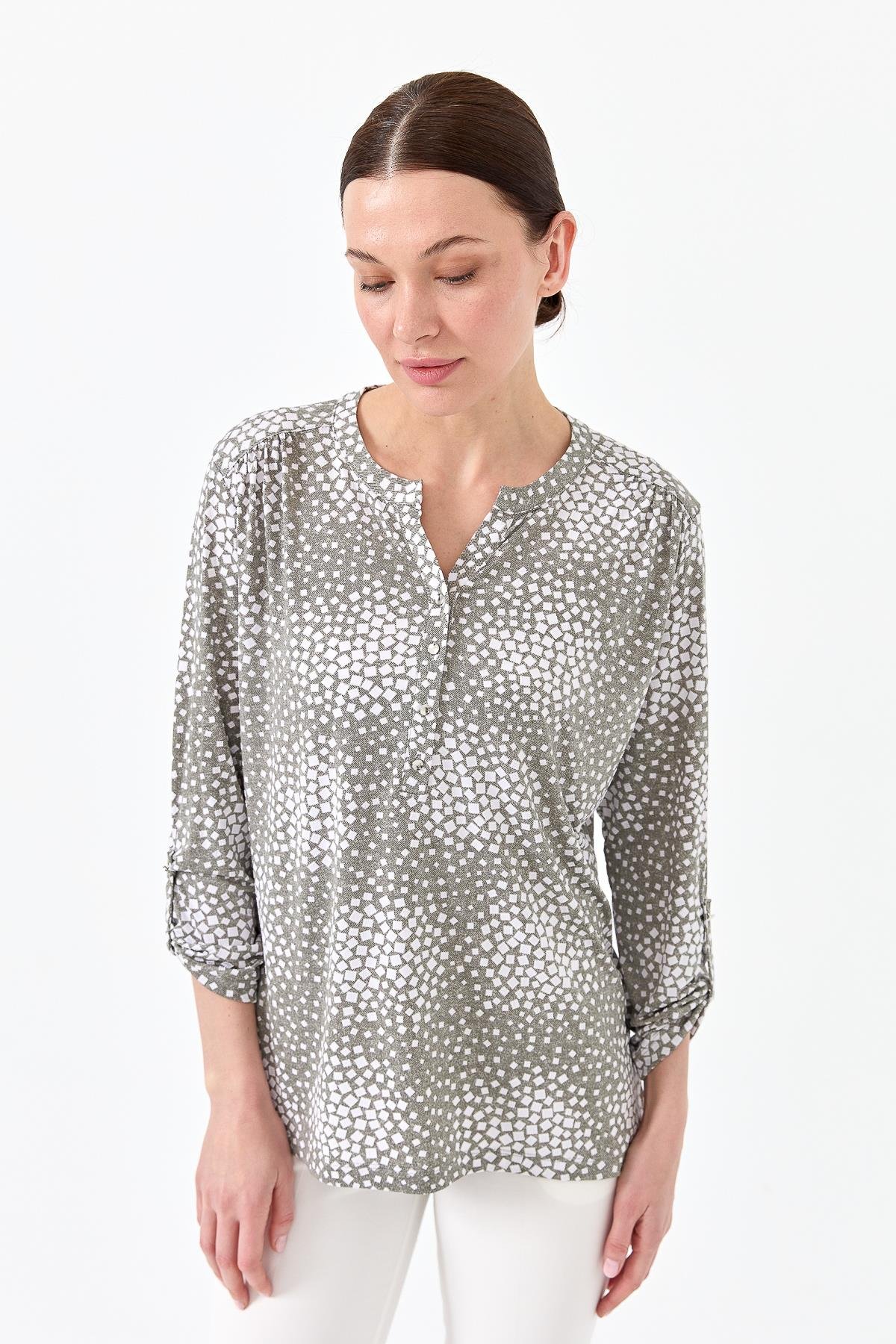 23454Kadın Yakası Patlı İki Renkli Penye Bluz Haki