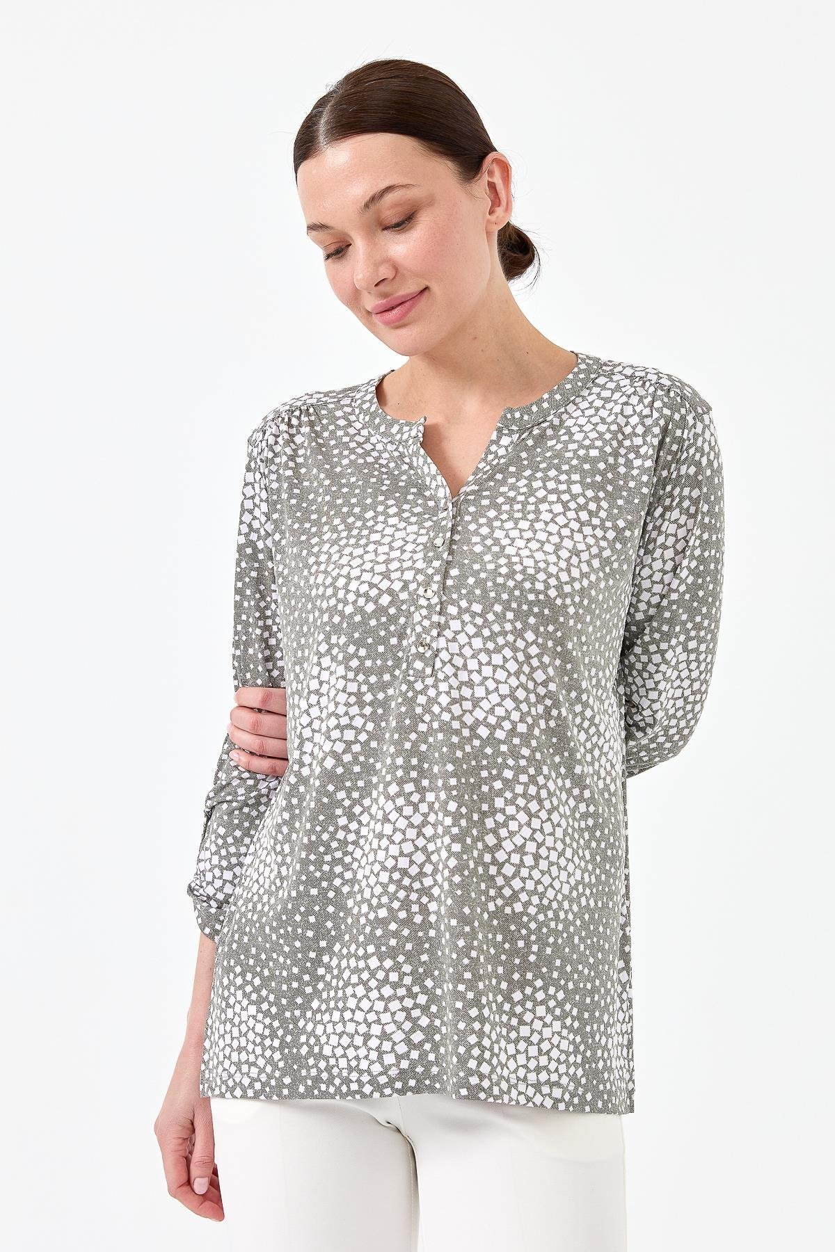 23454Kadın Yakası Patlı İki Renkli Penye Bluz Haki