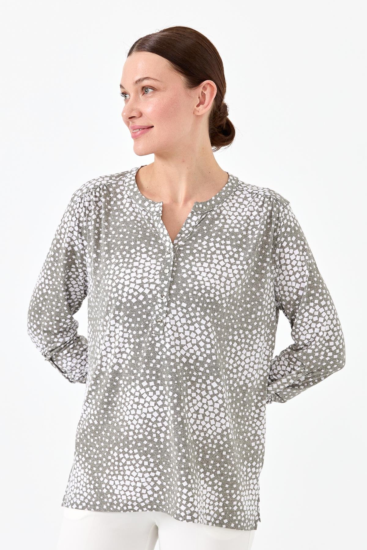 23454Kadın Yakası Patlı İki Renkli Penye Bluz Haki