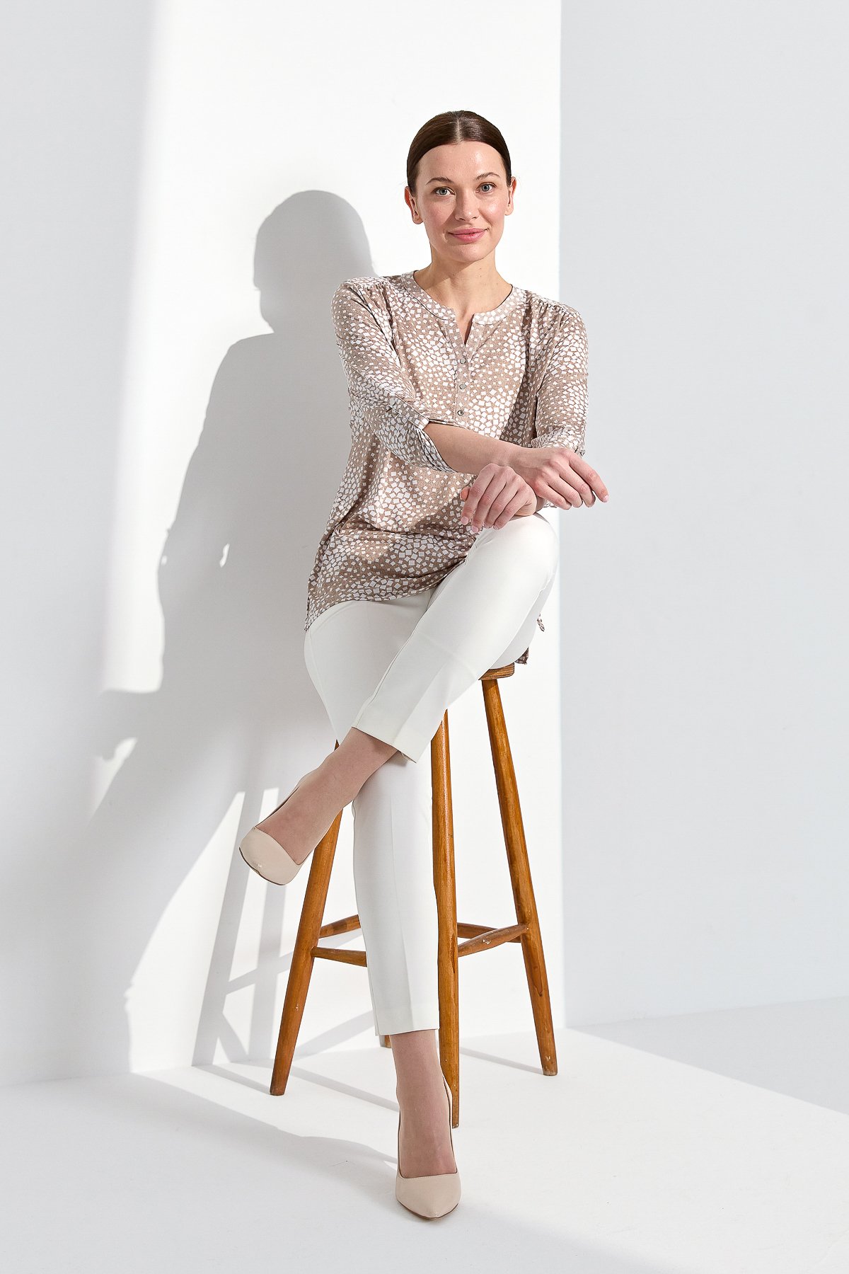 23454Kadın Yakası Patlı İki Renkli Penye Bluz Vizon