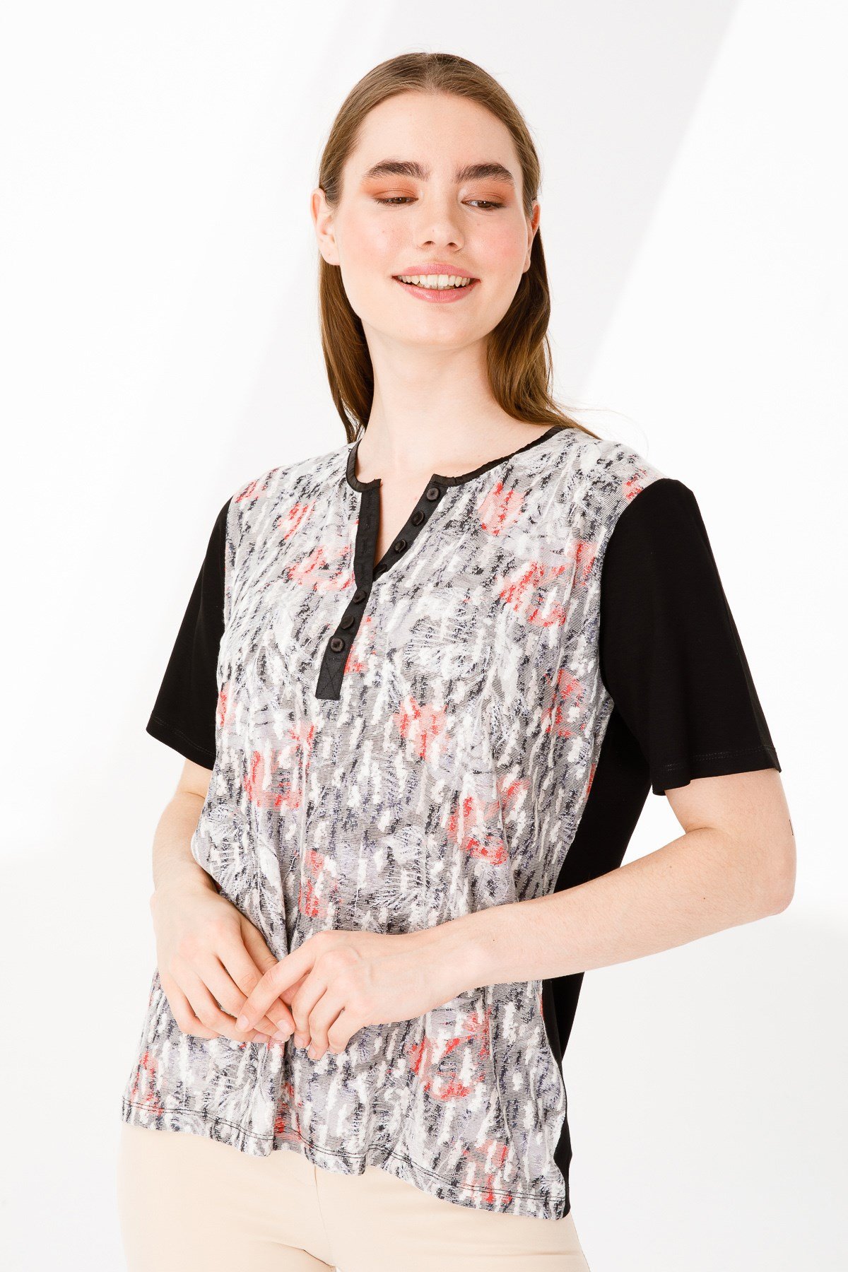 KADIN AÇMA YAKA KISA KOL DESENLİ PENYE BLUZ SİYAH