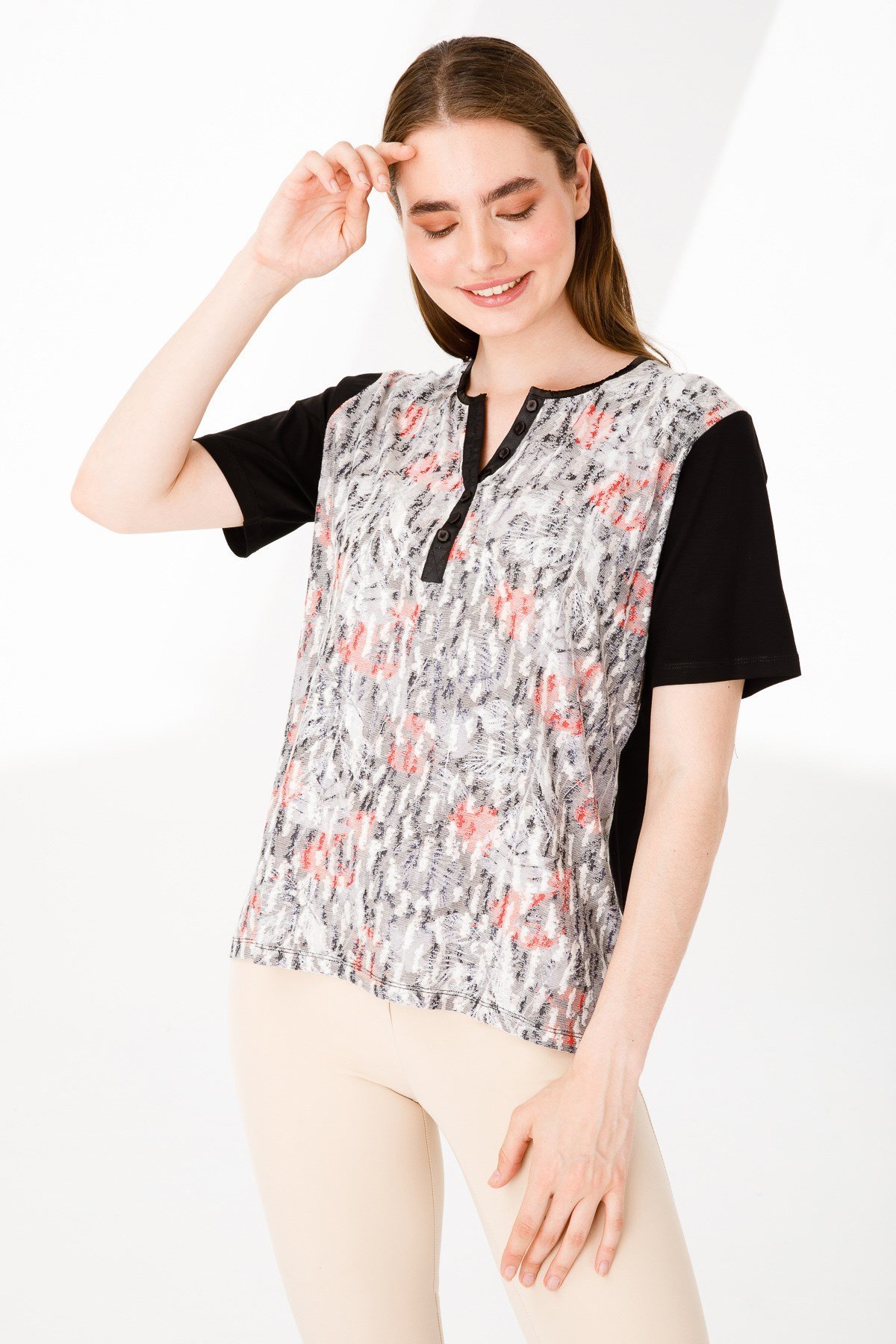 KADIN AÇMA YAKA KISA KOL DESENLİ PENYE BLUZ SİYAH