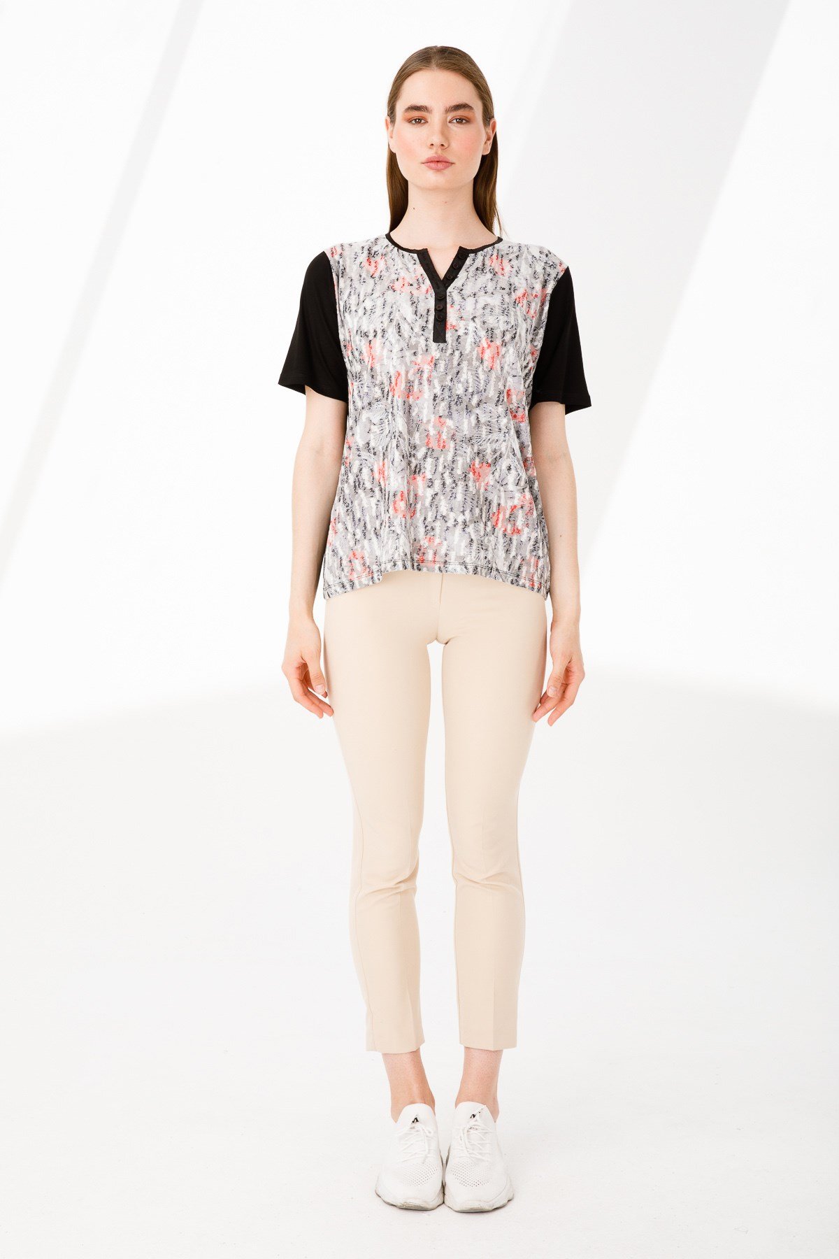 KADIN AÇMA YAKA KISA KOL DESENLİ PENYE BLUZ SİYAH