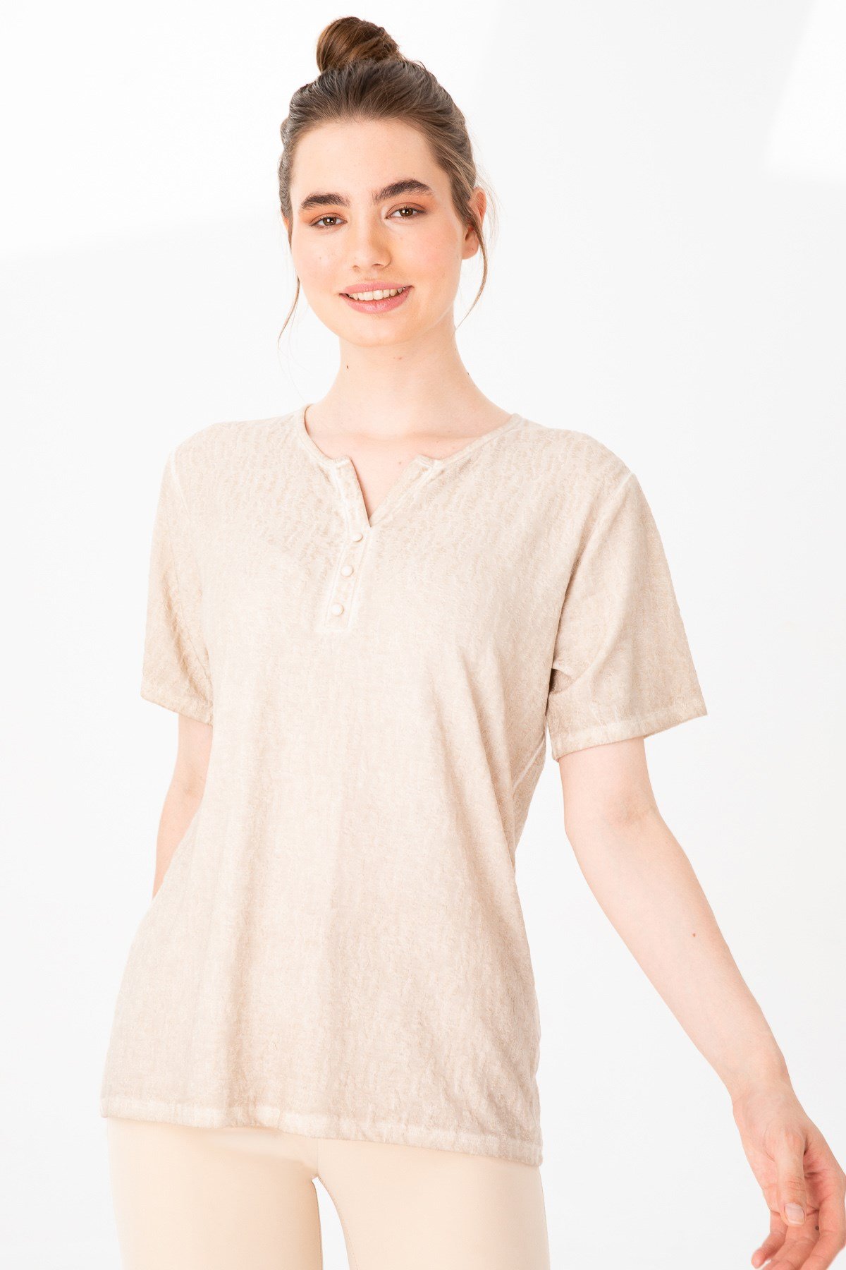KADIN AÇMA YAKA KISA KOL JAKAR KUMAŞ BLUZ BEJ