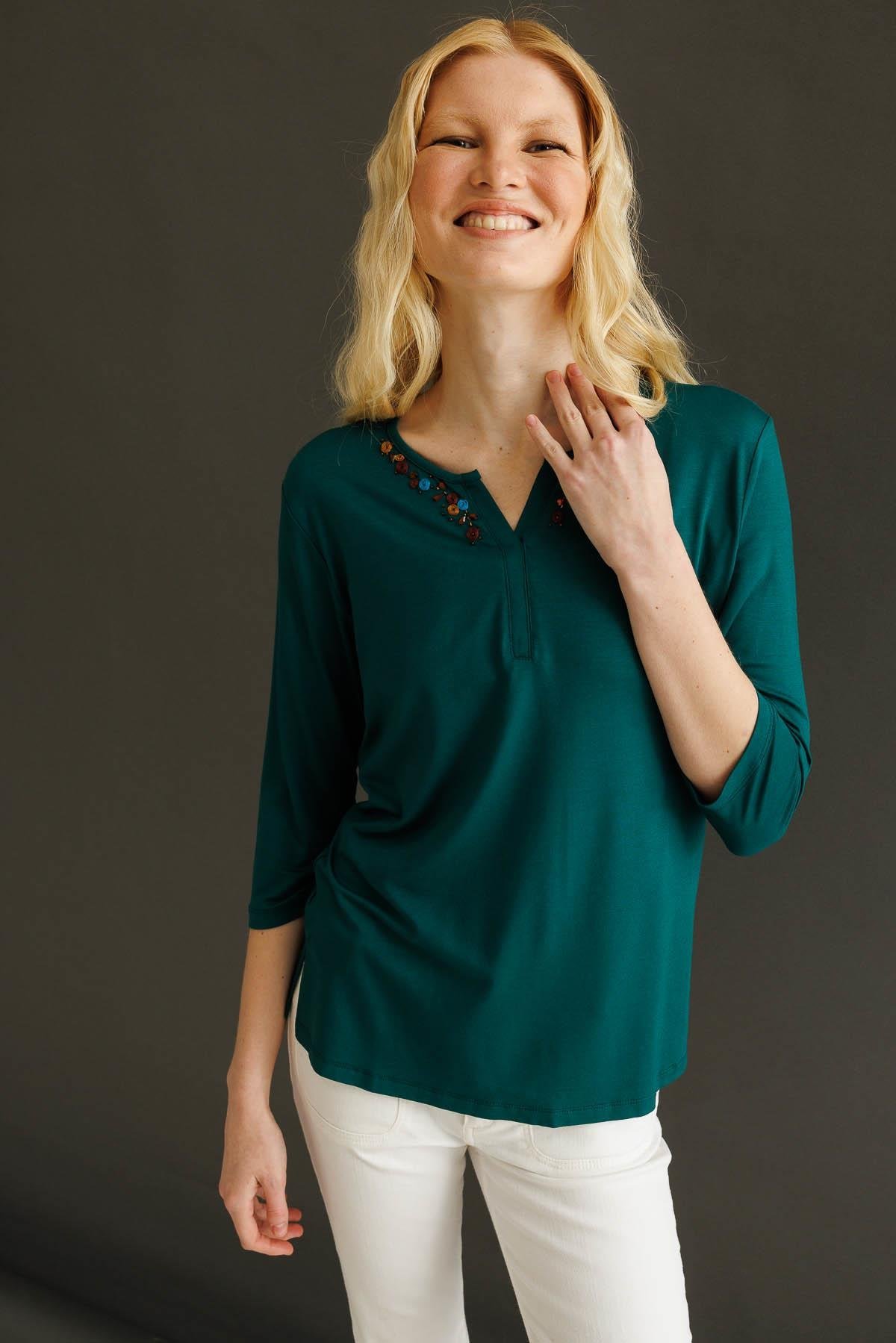 25704Kadın Açma Yaka Nakış İşlemeli Penye Bluz Yeşil