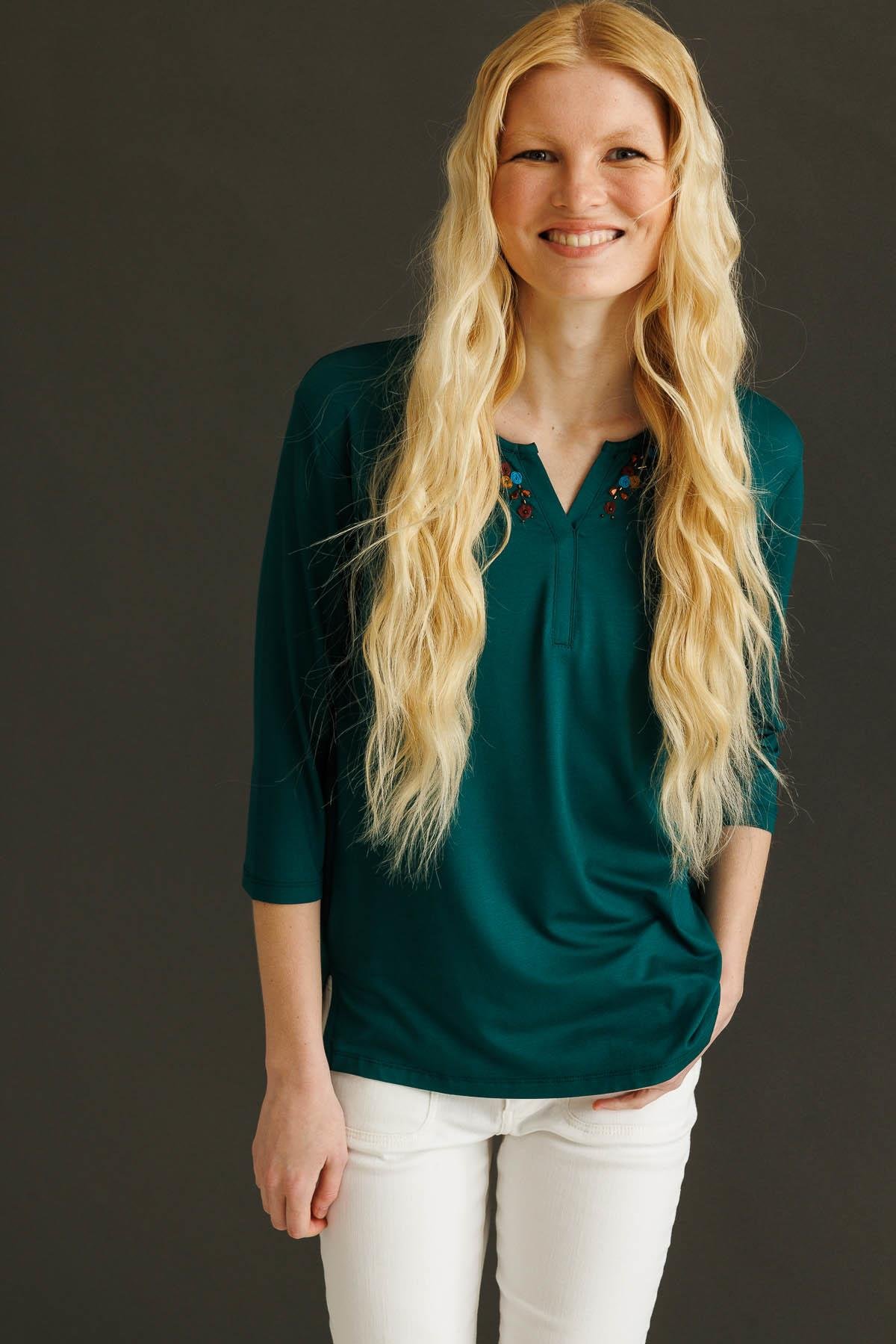 25704Kadın Açma Yaka Nakış İşlemeli Penye Bluz Yeşil