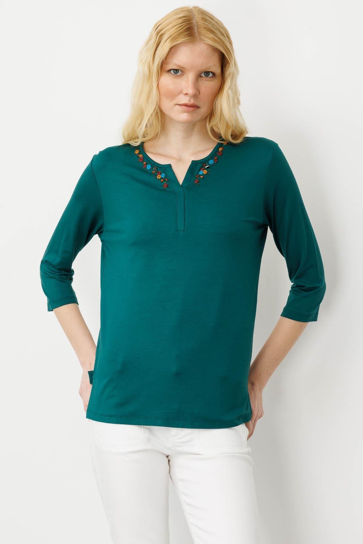 25704Kadın Açma Yaka Nakış İşlemeli Penye Bluz Yeşil