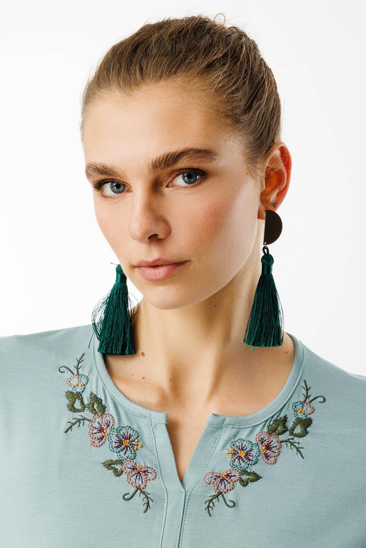 25701Kadın Açma Yaka Nakış İşlemeli Penye Bluz Mint