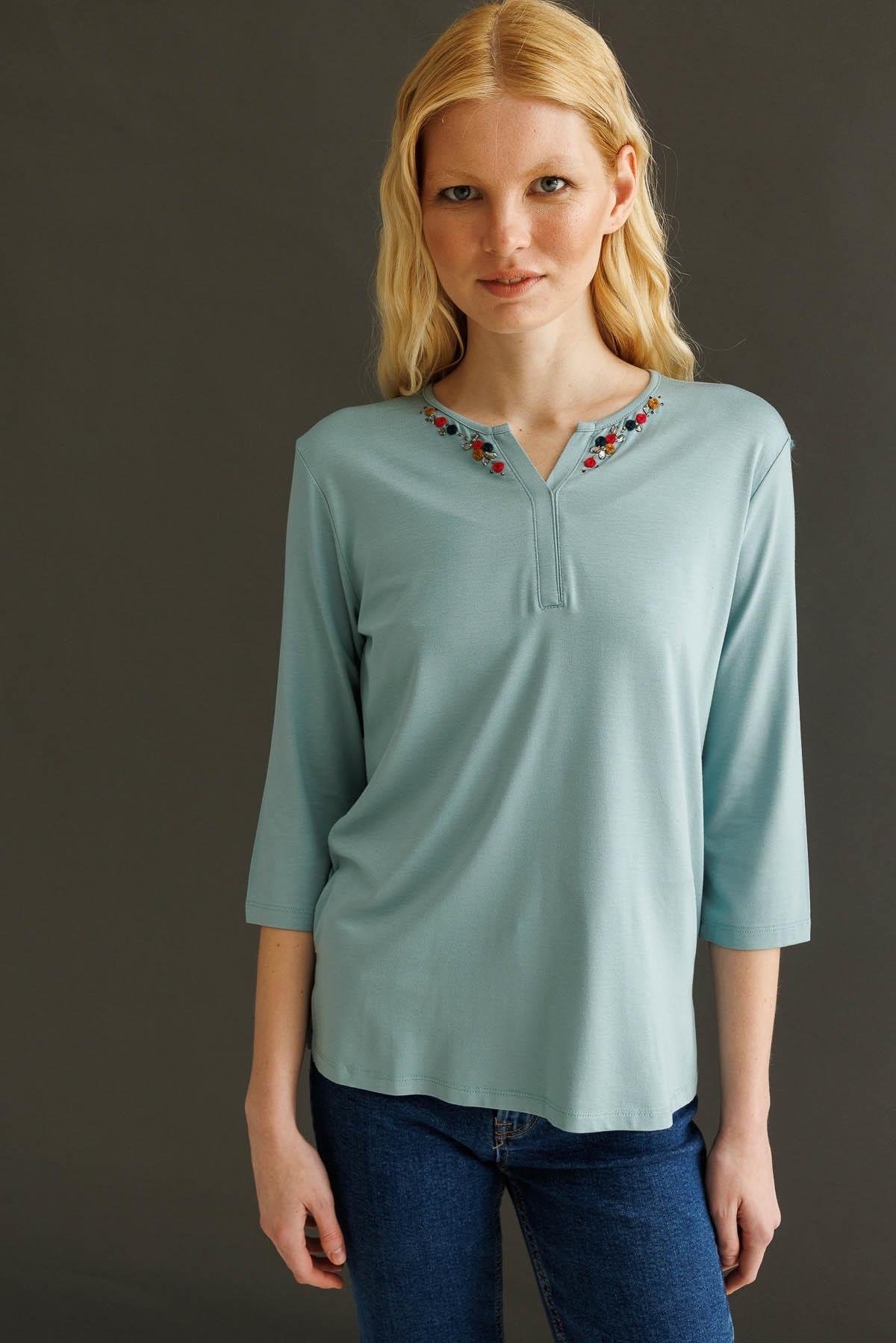 25704Kadın Açma Yaka Nakış İşlemeli Penye Bluz Mint