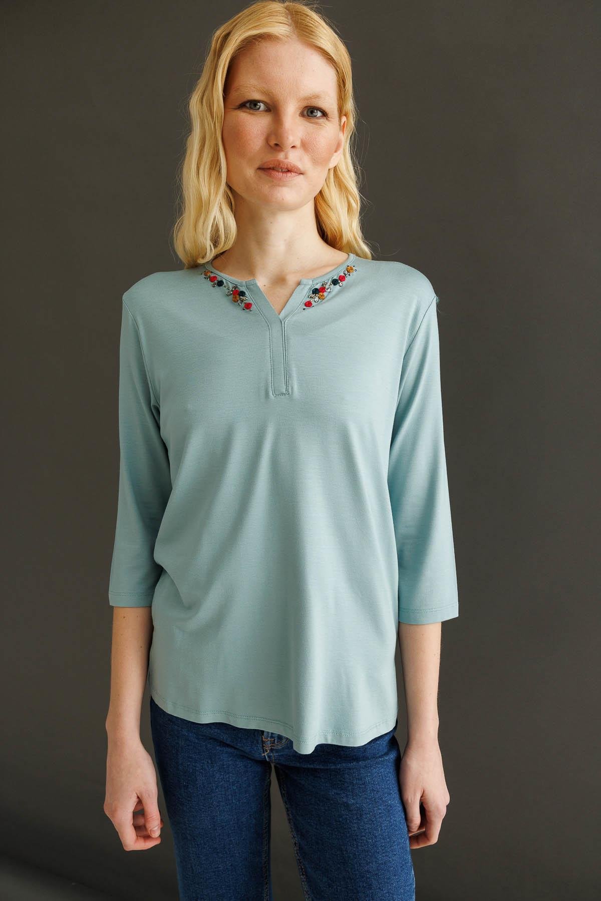 25704Kadın Açma Yaka Nakış İşlemeli Penye Bluz Mint