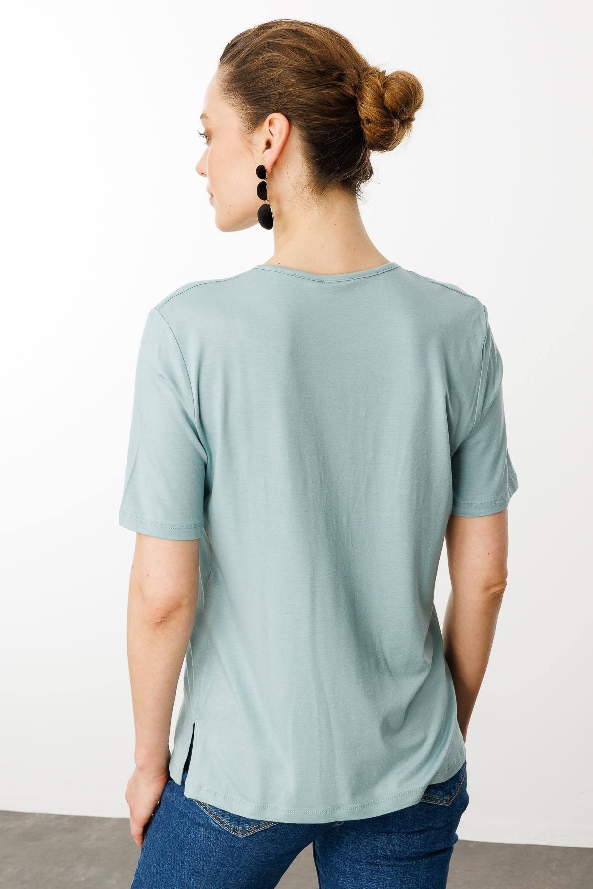 25700Kadın Açma Yaka Nakış İşlemeli Penye T-shirt Mint