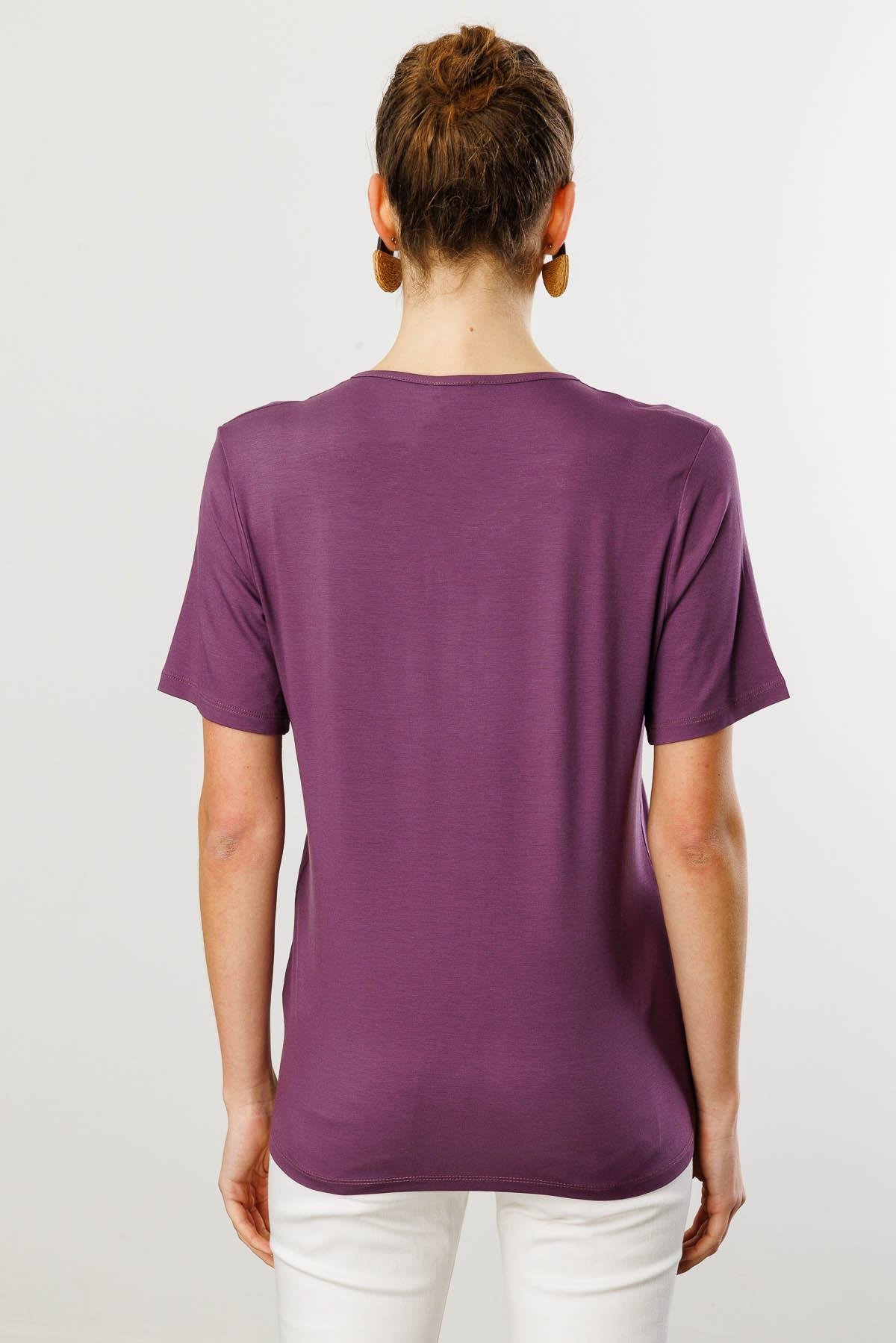 25700Kadın Açma Yaka Nakış İşlemeli Penye T-shirt Lila