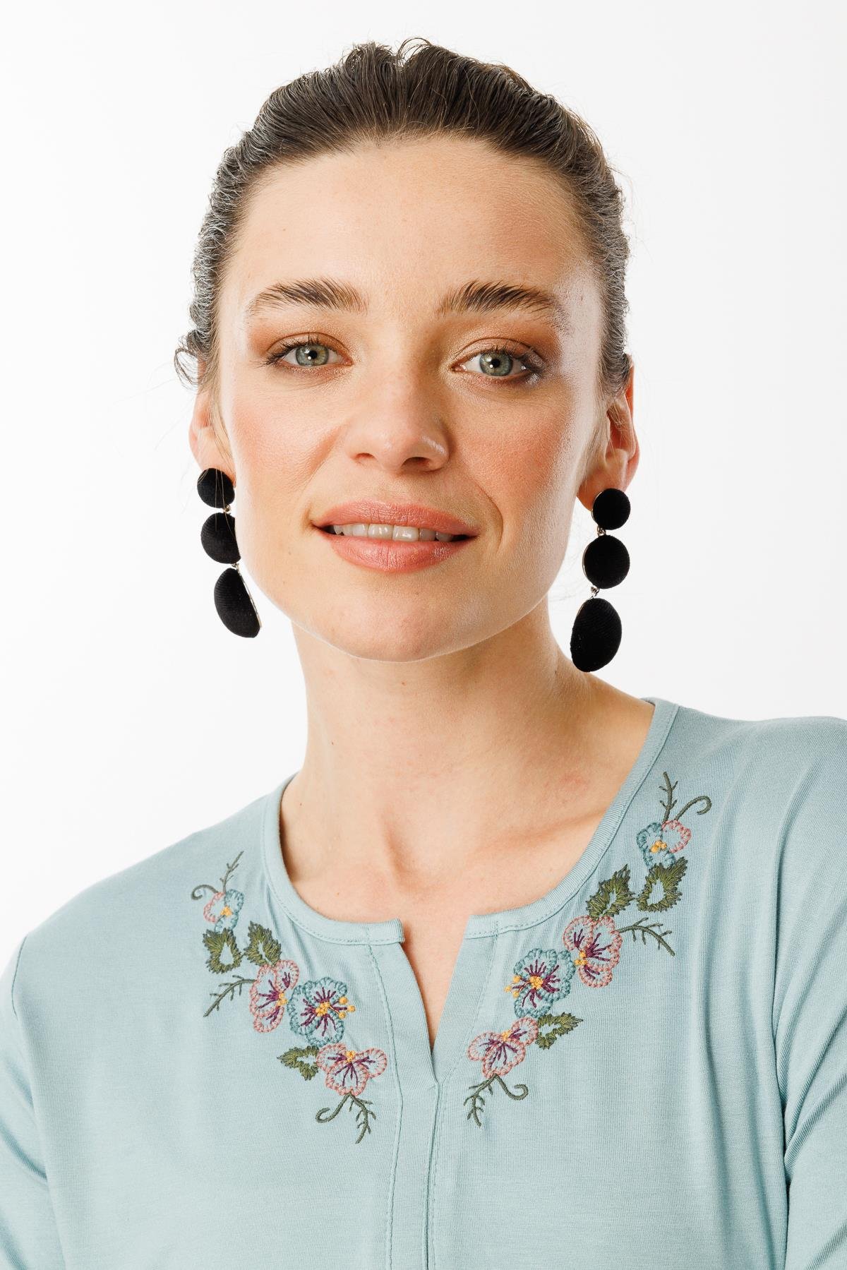 25700Kadın Açma Yaka Nakış İşlemeli Penye T-shirt Mint