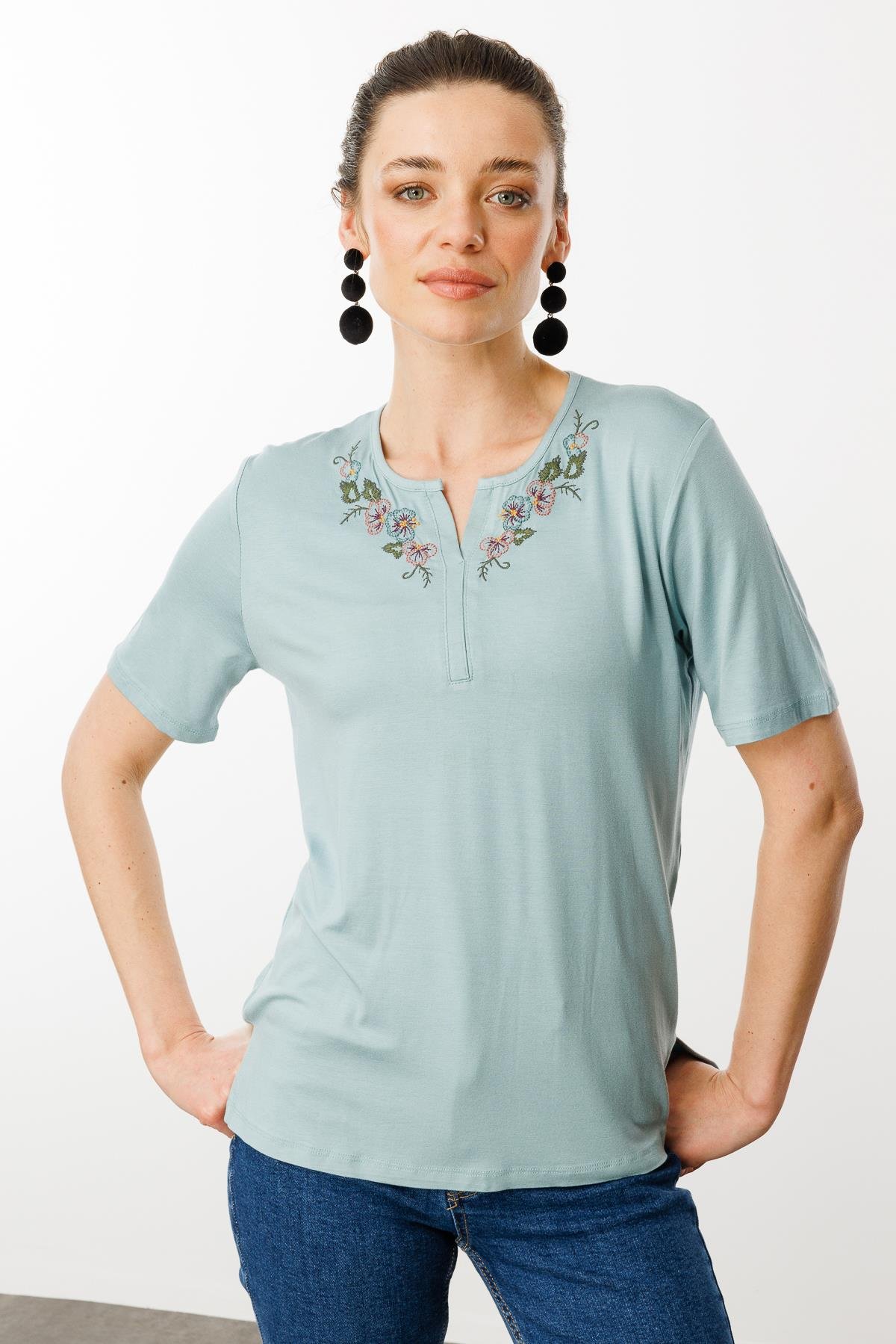 25700Kadın Açma Yaka Nakış İşlemeli Penye T-shirt Mint