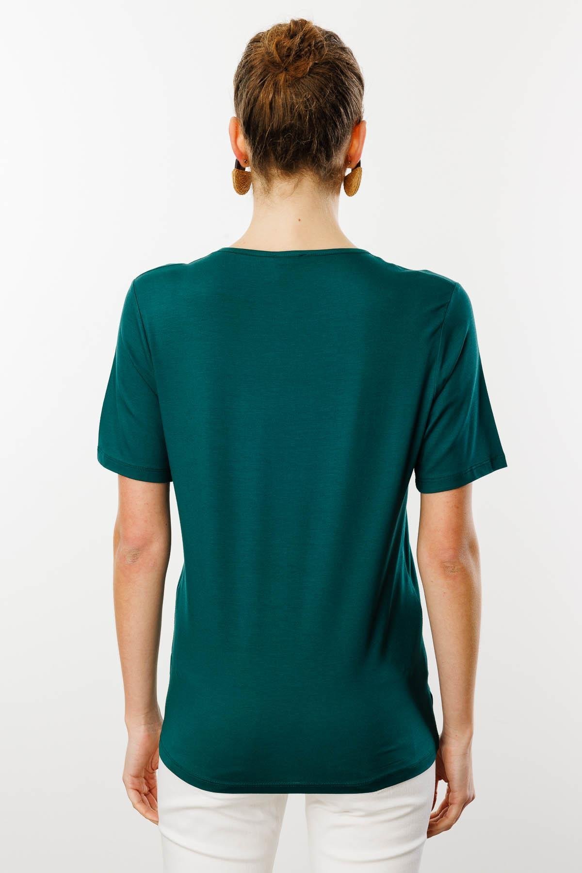 25700Kadın Açma Yaka Nakış İşlemeli Penye T-shirt Yeşil