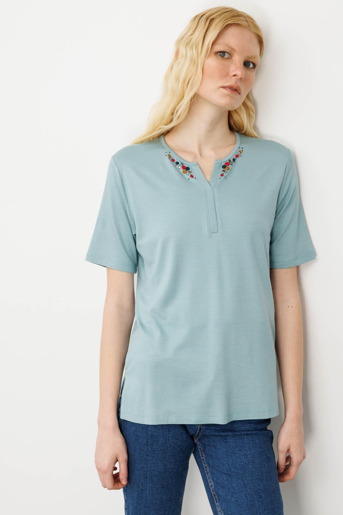 25703Kadın Açma Yaka Nakış İşlemeli T-shirt Mint