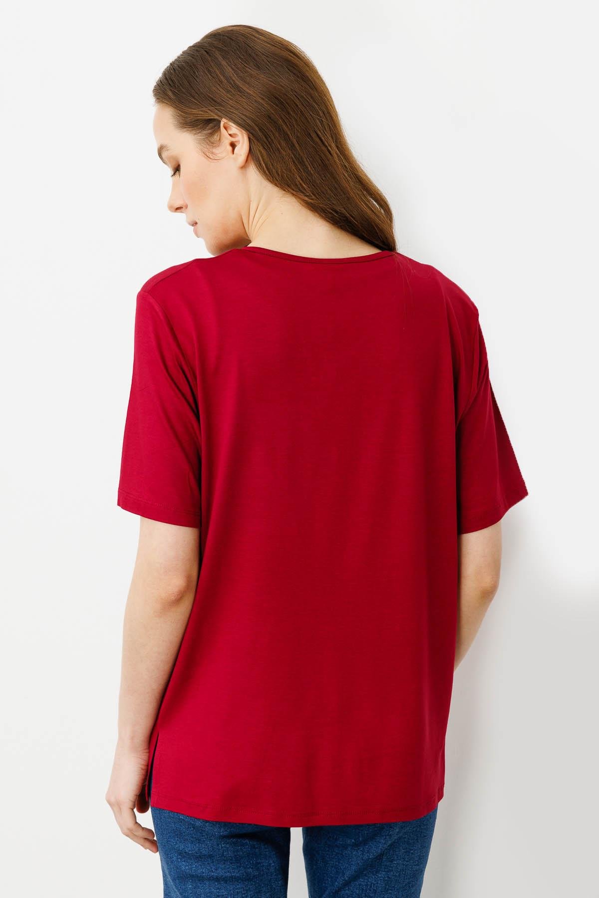 25703Kadın Sıfır Yaka Nakış İşlemeli T-shirt Vişne