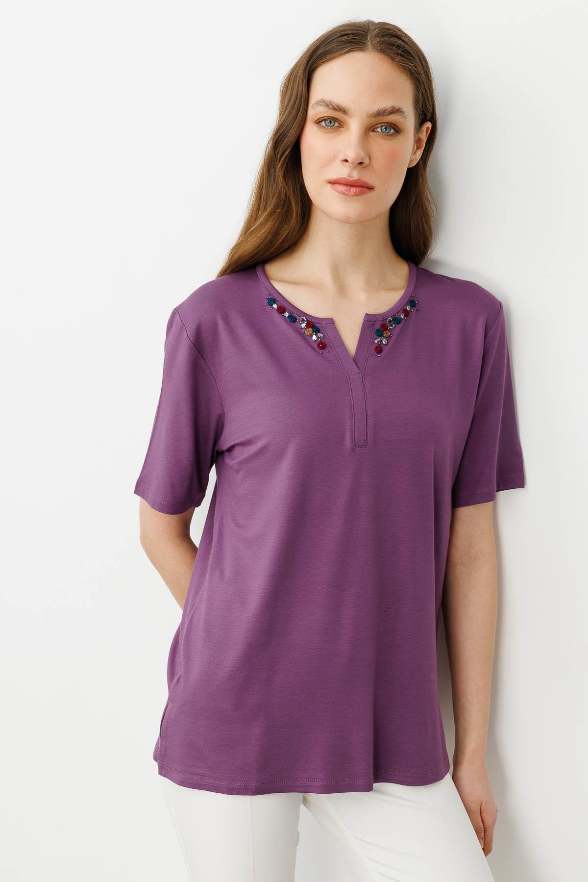 25703Kadın Sıfır Yaka Nakış İşlemeli T-shirt Lila