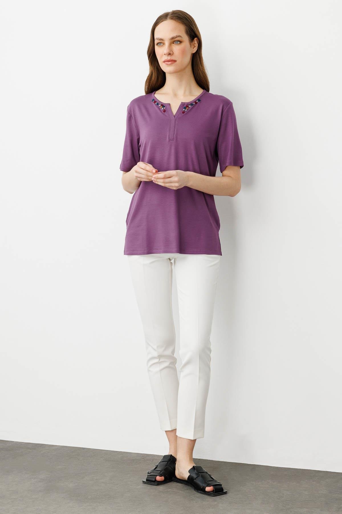 25703Kadın Sıfır Yaka Nakış İşlemeli T-shirt Lila