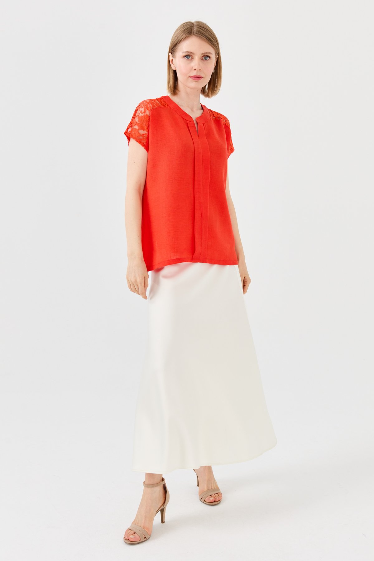 23774Kadın Açma Yaka Omuzları Dantelli Keten Bluz Oranj