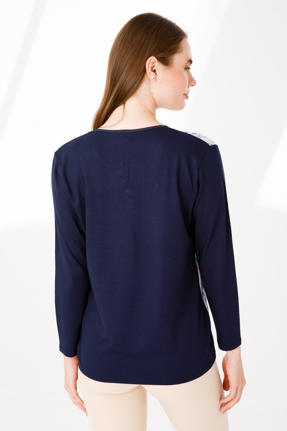 KADIN AÇMA YAKA TRUVAKAR KOL DESENLİ PENYE BLUZ LACİVERT