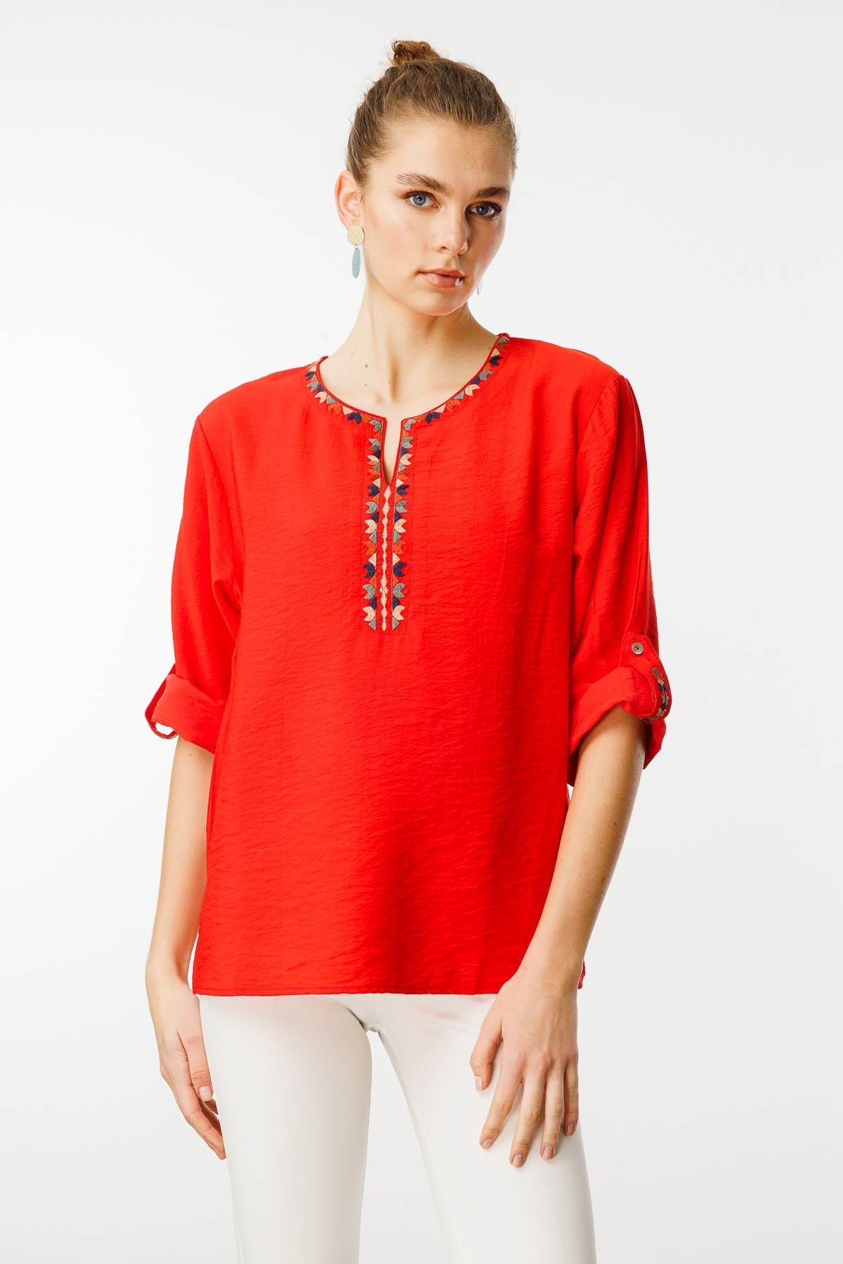 KMY24094Женская рубашка с отложным воротником и этнической вышивкой