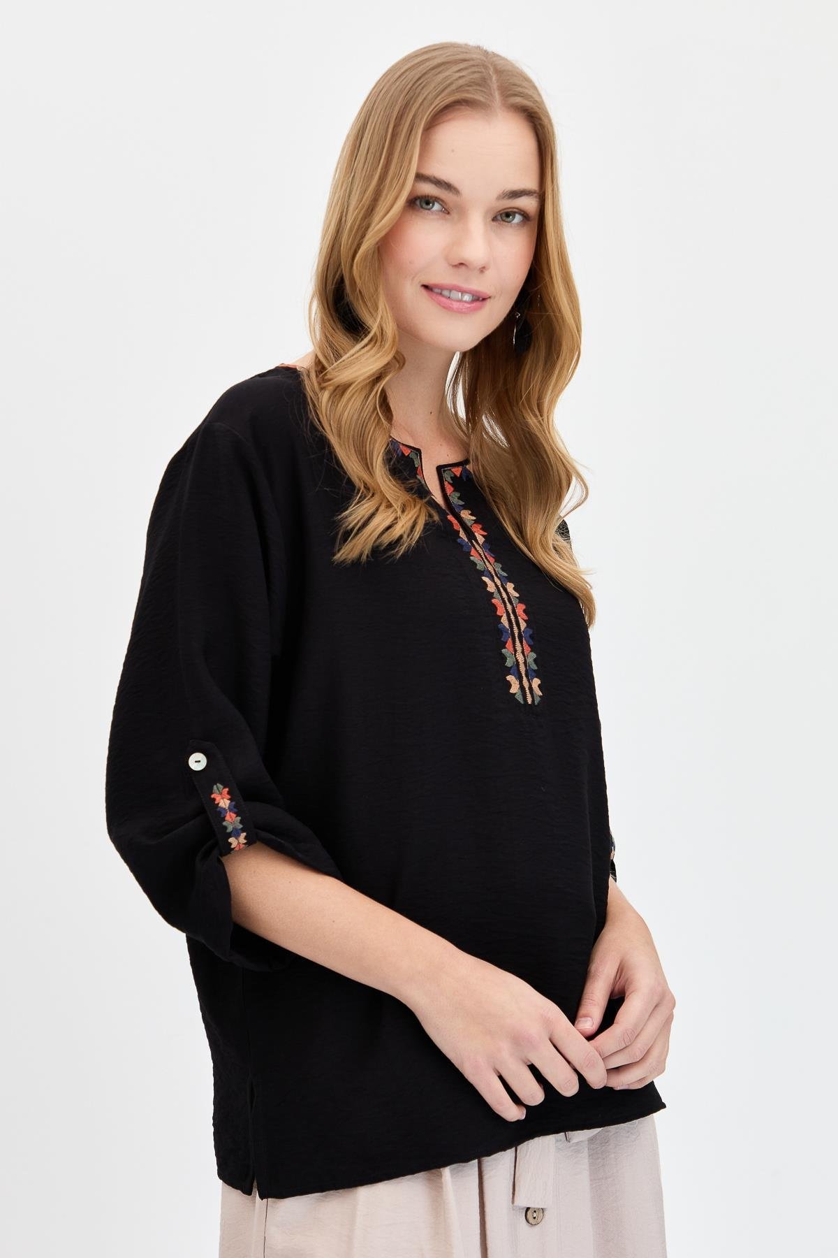 KMY24094Kadın Açma Yaka Yakası Etnik Nakışlı Gömlek Siyah
