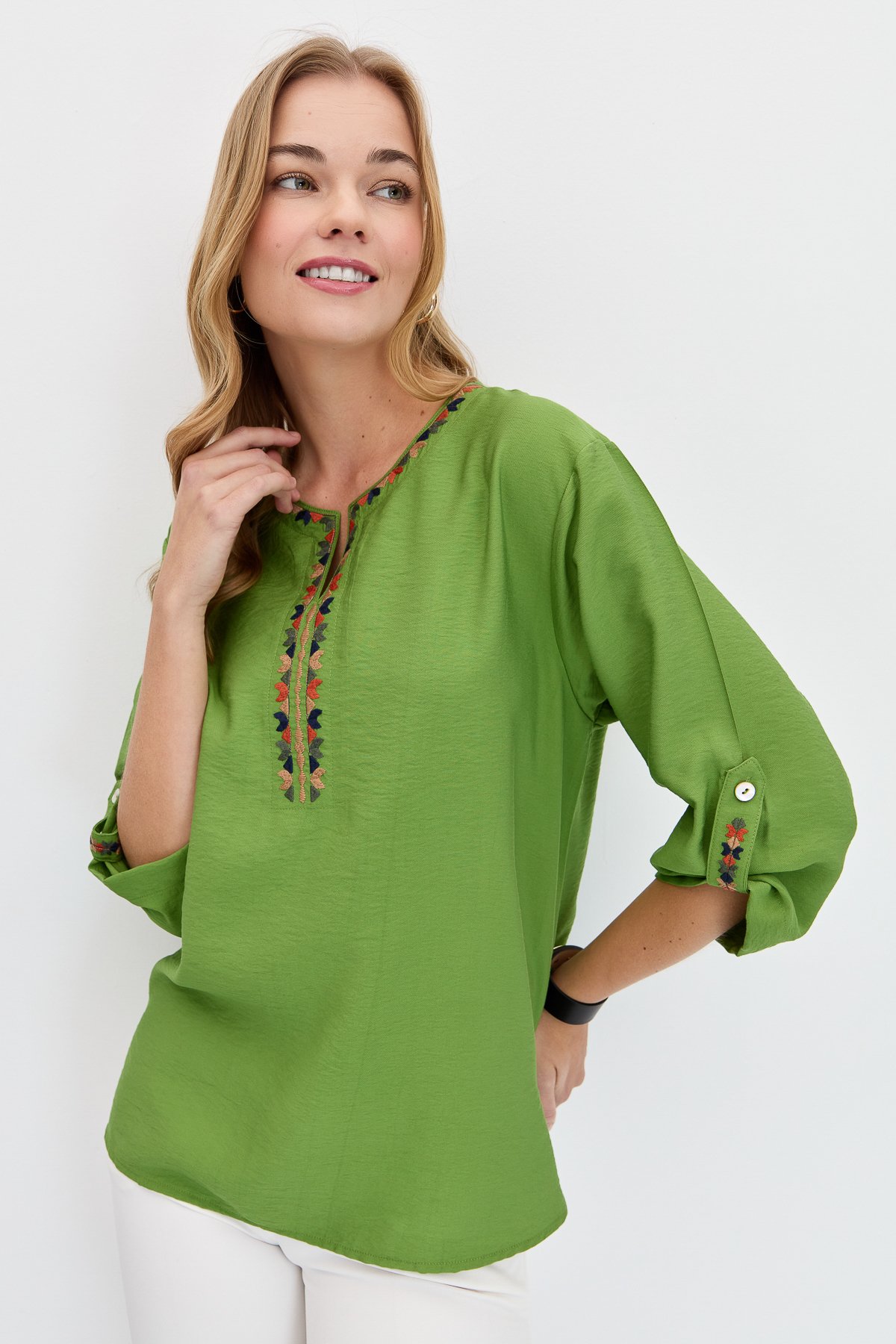 KMY24094Kadın Açma Yaka Yakası Etnik Nakışlı Gömlek Yeşil