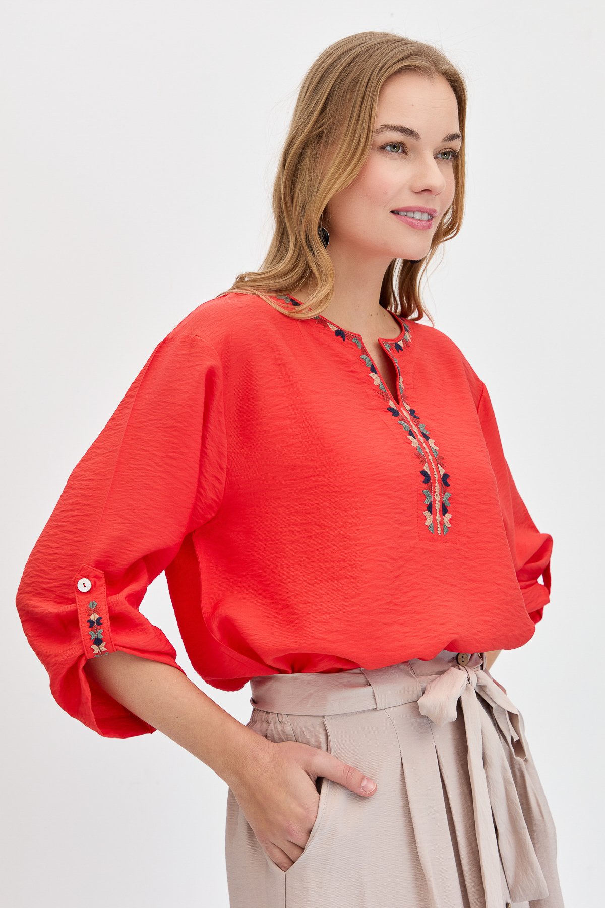 KMY24094Kadın Açma Yaka Yakası Etnik Nakışlı Gömlek Mercan