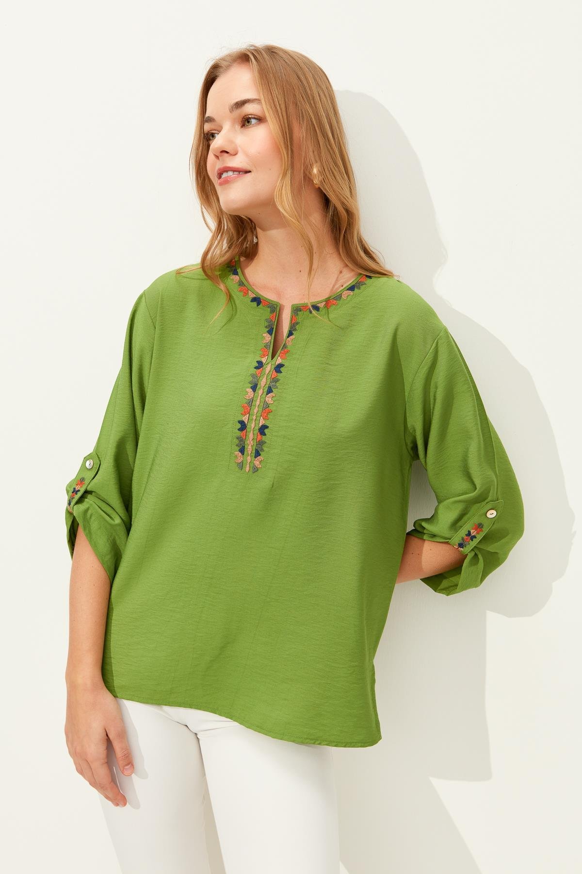 KMY24094Kadın Açma Yaka Yakası Etnik Nakışlı Gömlek Yeşil