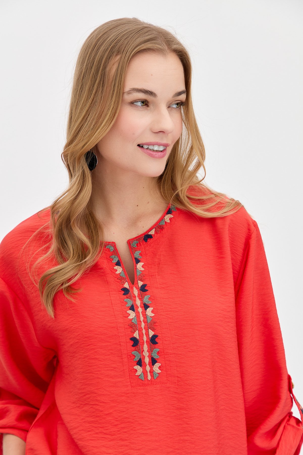 KMY24094Kadın Açma Yaka Yakası Etnik Nakışlı Gömlek Mercan