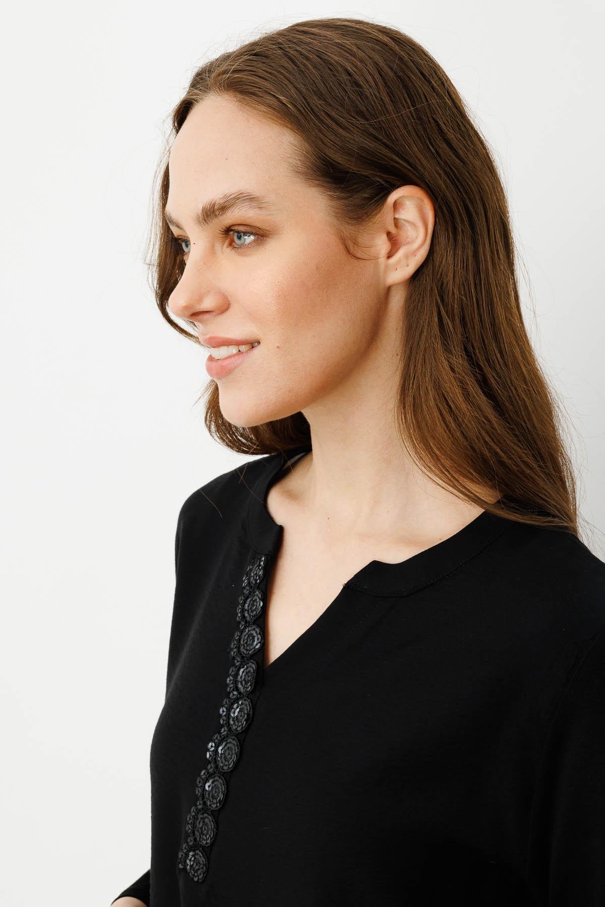 25766Kadın Açma Yaka Yakası Payet İşlemeli Bluz Siyah