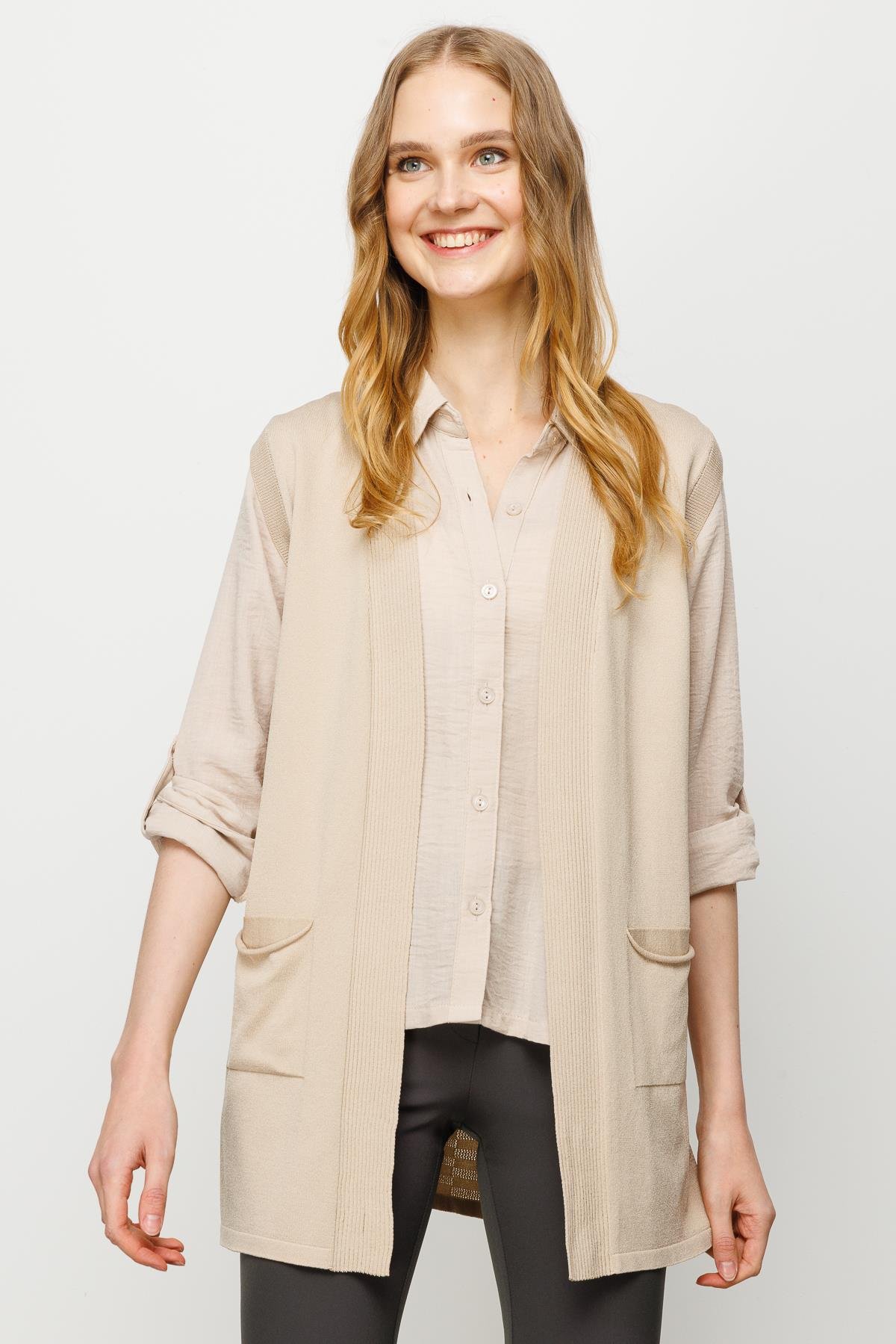 23356Kadın Arkası Desenli Araboy Triko Yelek Bej