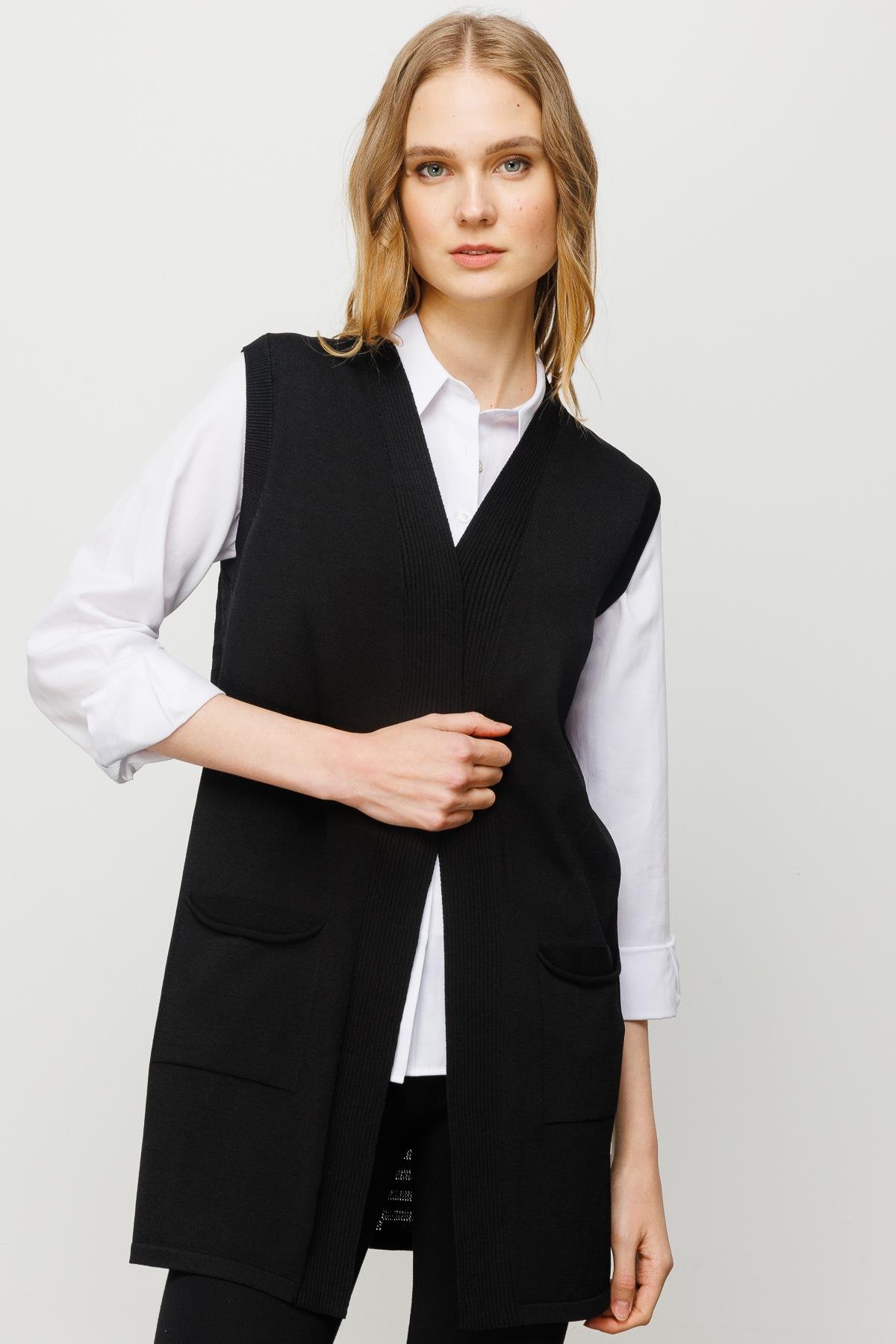 23356Kadın Arkası Desenli Araboy Triko Yelek Siyah