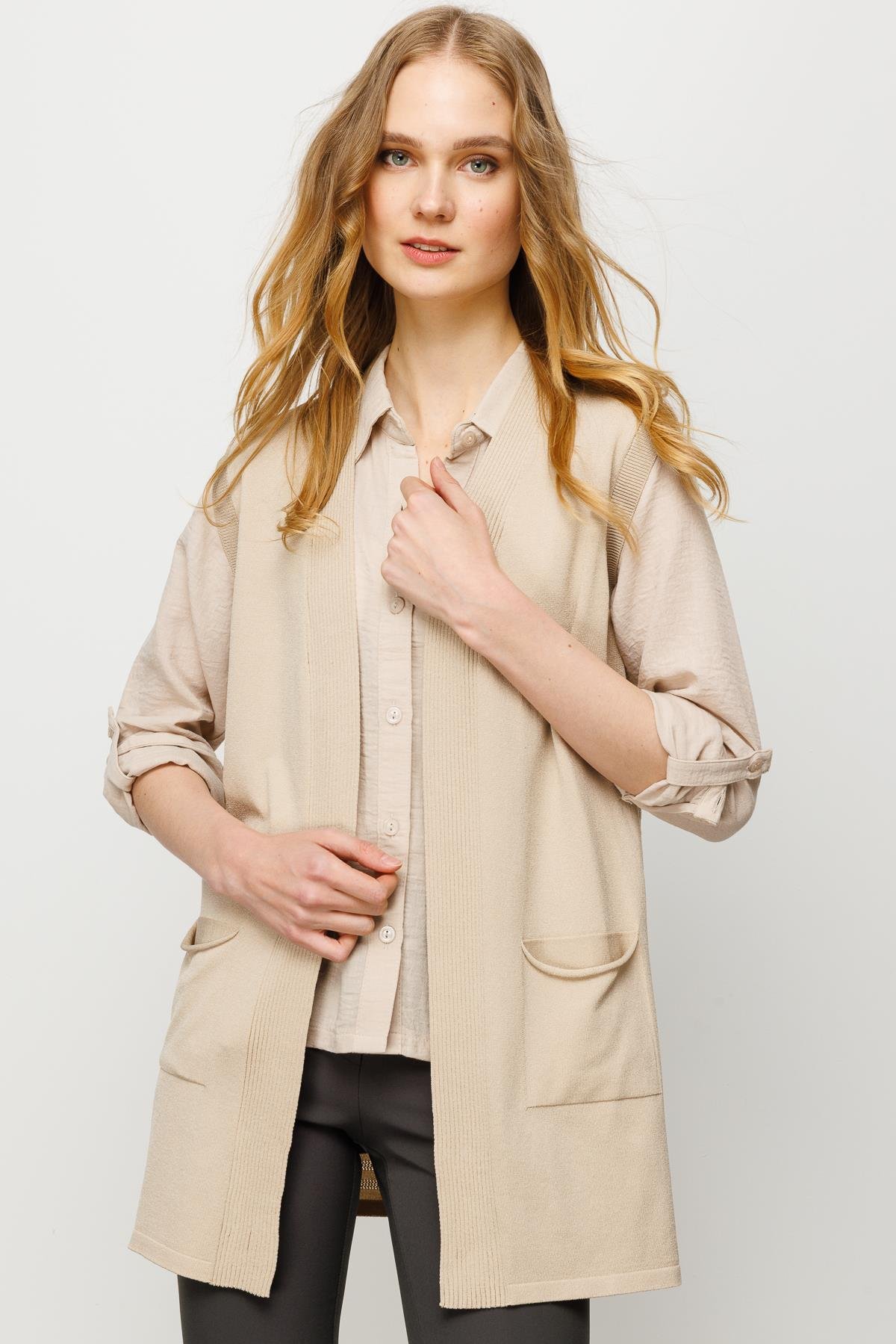 23356Kadın Arkası Desenli Araboy Triko Yelek Bej