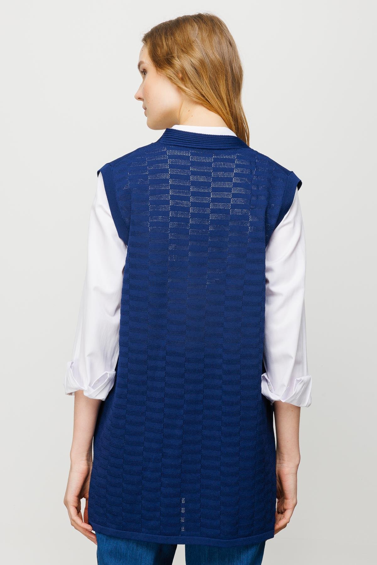 23356Kadın Arkası Desenli Araboy Triko Yelek Lacivert