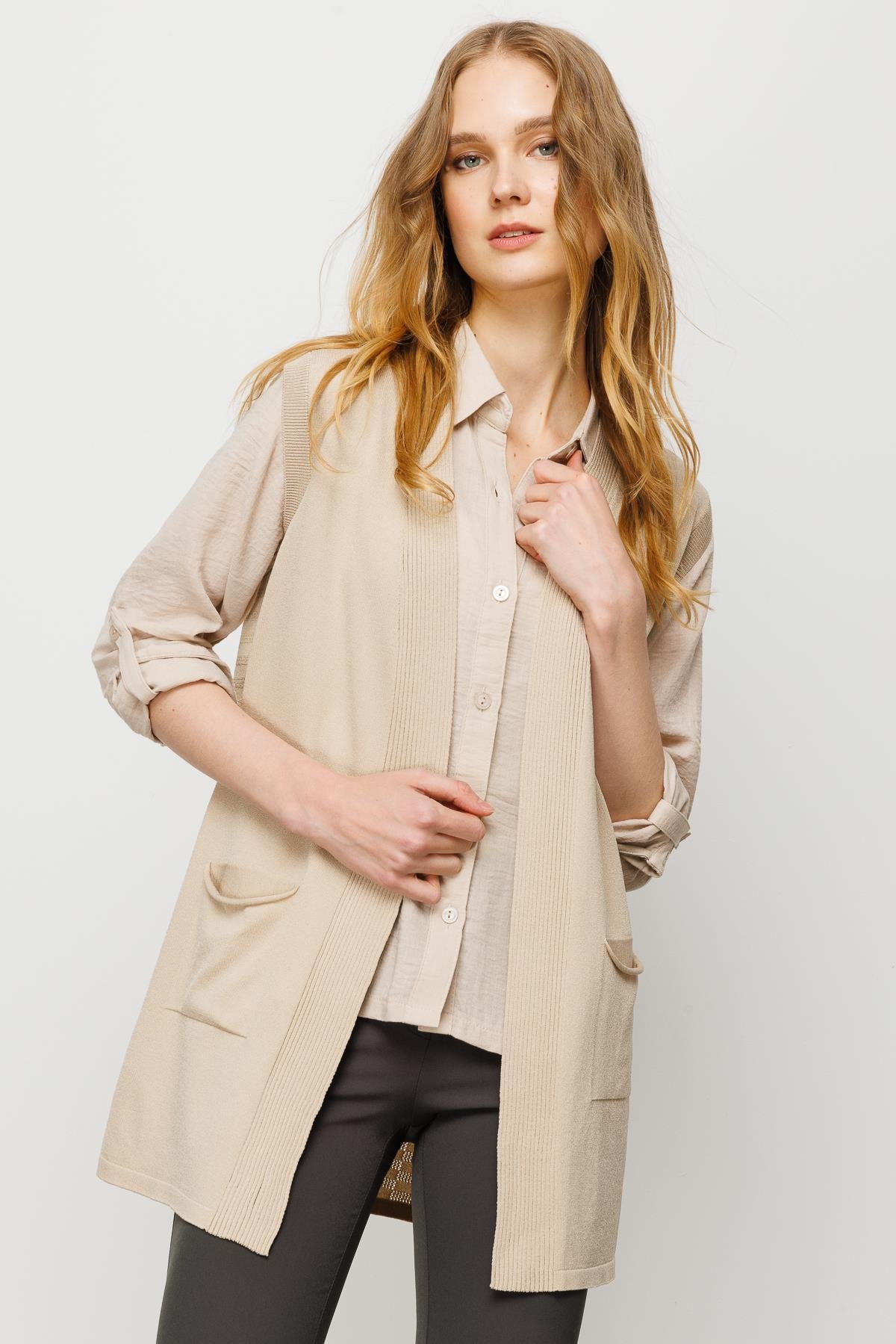 23356Kadın Arkası Desenli Araboy Triko Yelek Bej