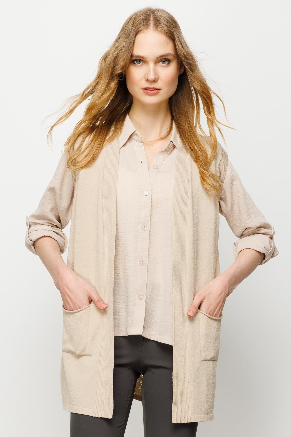 23356Kadın Arkası Desenli Araboy Triko Yelek Bej