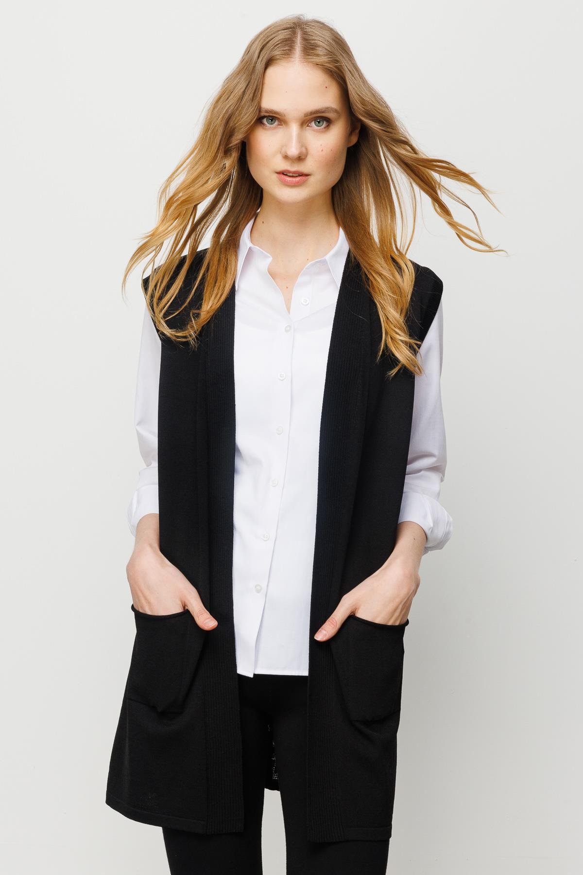 23356Kadın Arkası Desenli Araboy Triko Yelek Siyah