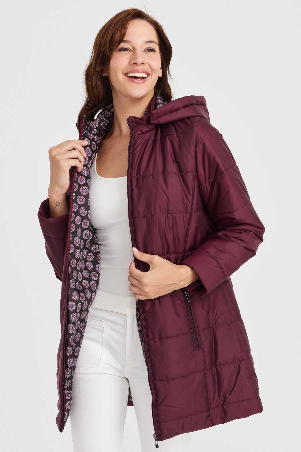 23402Kadın Astarı Desenli Araboy Kapitone Kaban Bordo