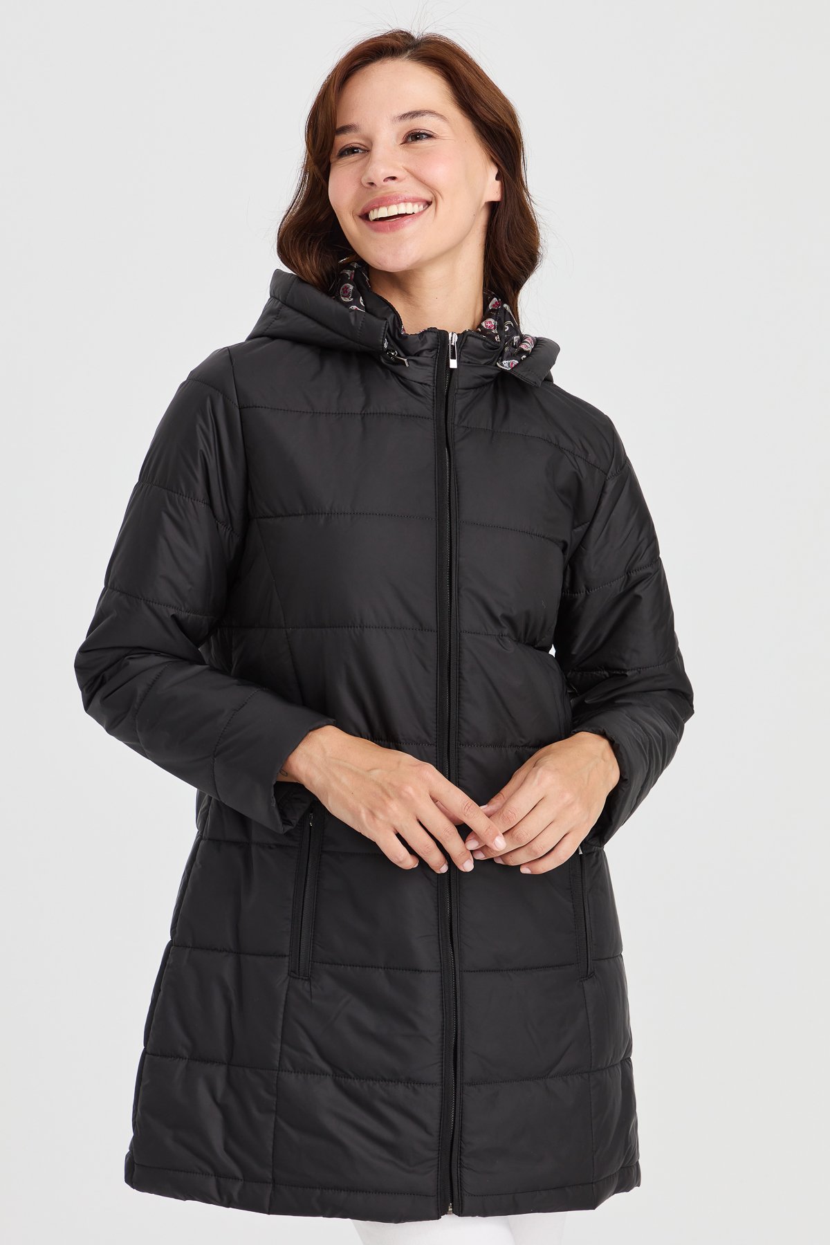 23402Kadın Astarı Desenli Araboy Kapitone Kaban Siyah