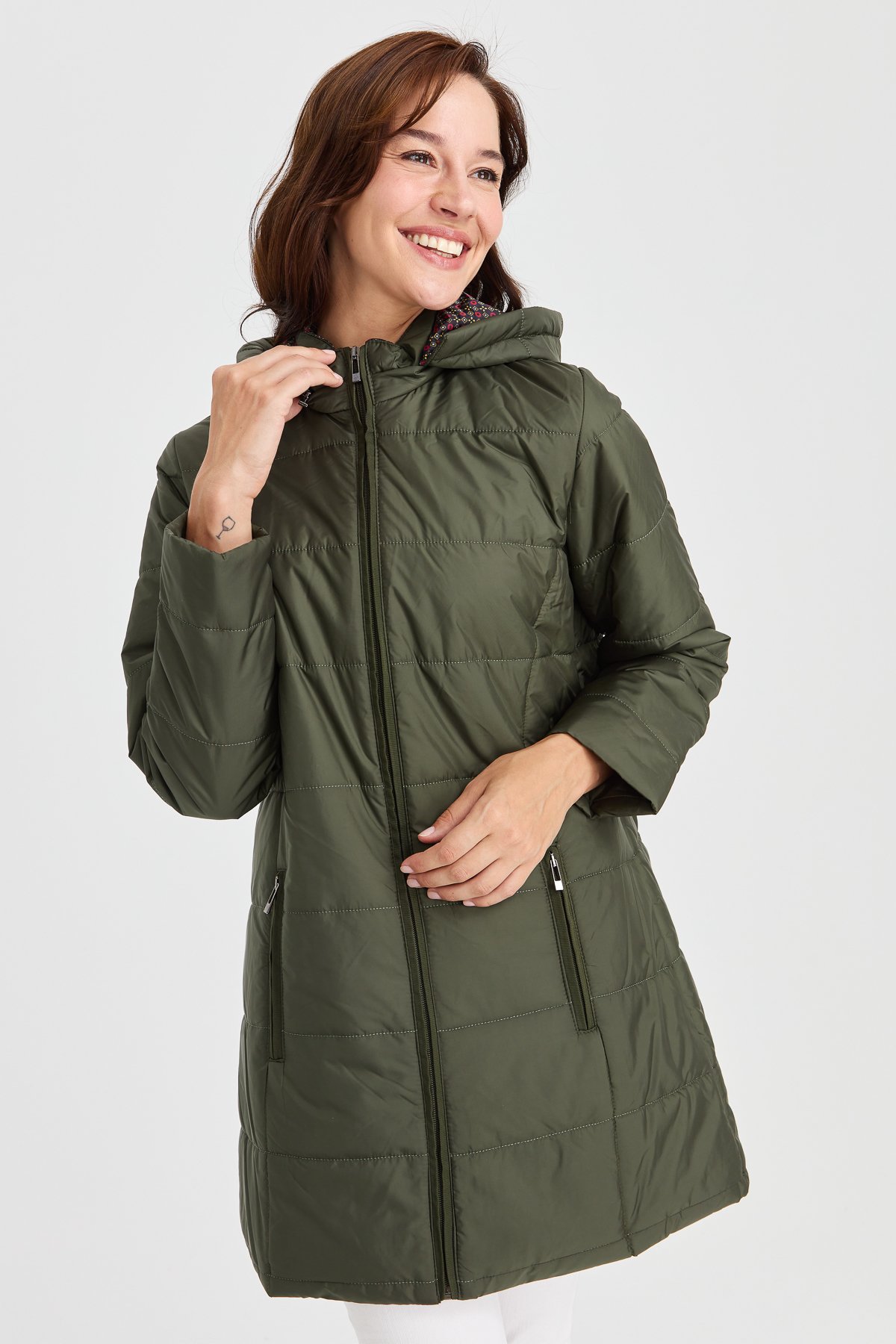 23402Kadın Astarı Desenli Araboy Kapitone Kaban Haki