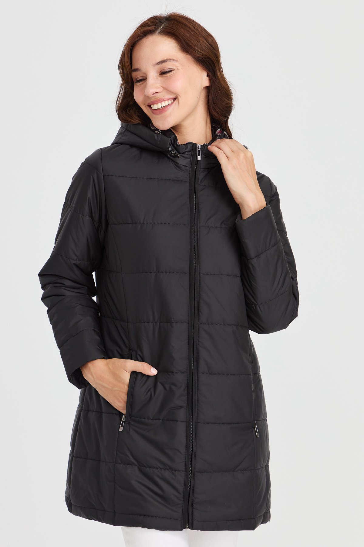 23402Kadın Astarı Desenli Araboy Kapitone Kaban Siyah