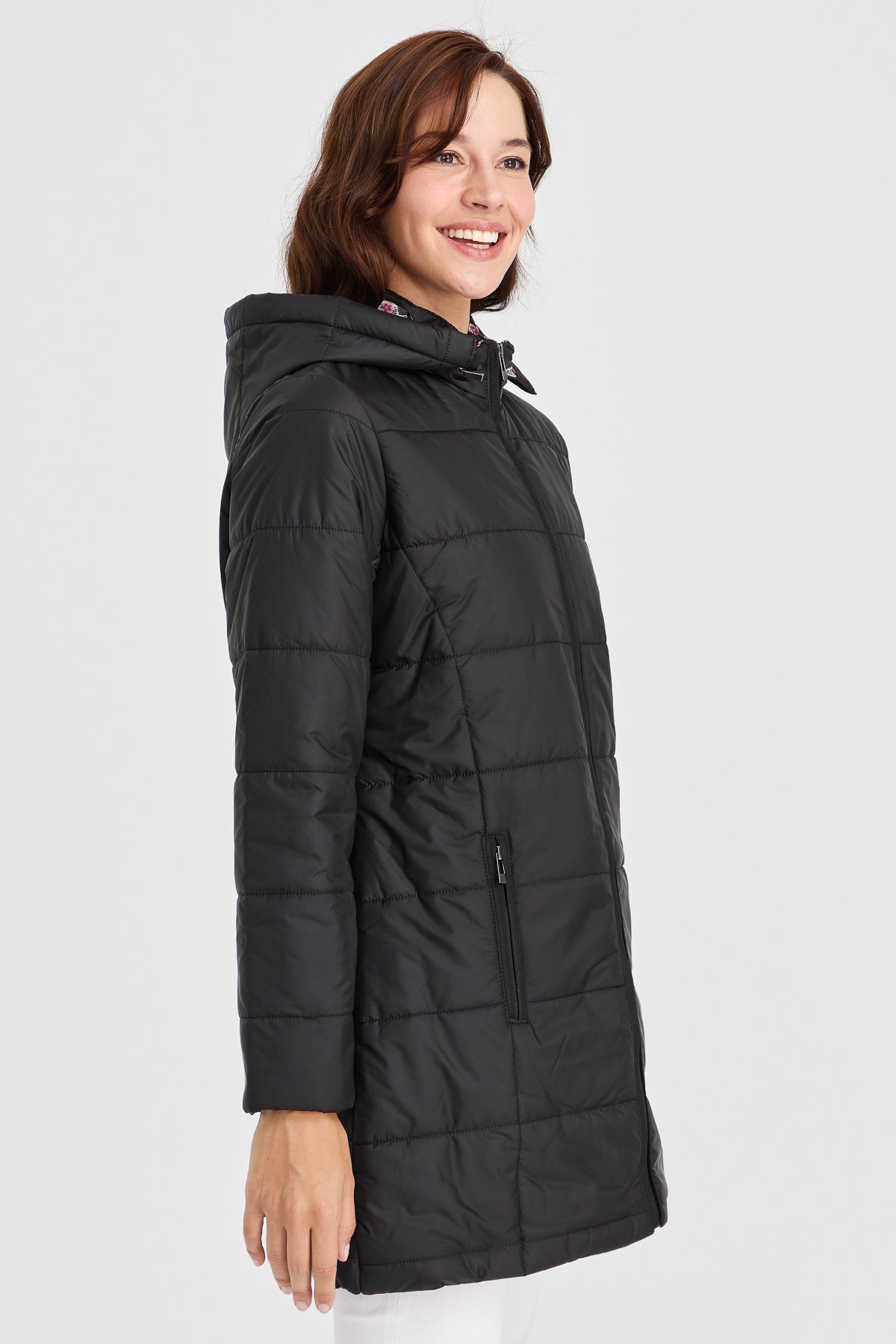 23402Kadın Astarı Desenli Araboy Kapitone Kaban Siyah